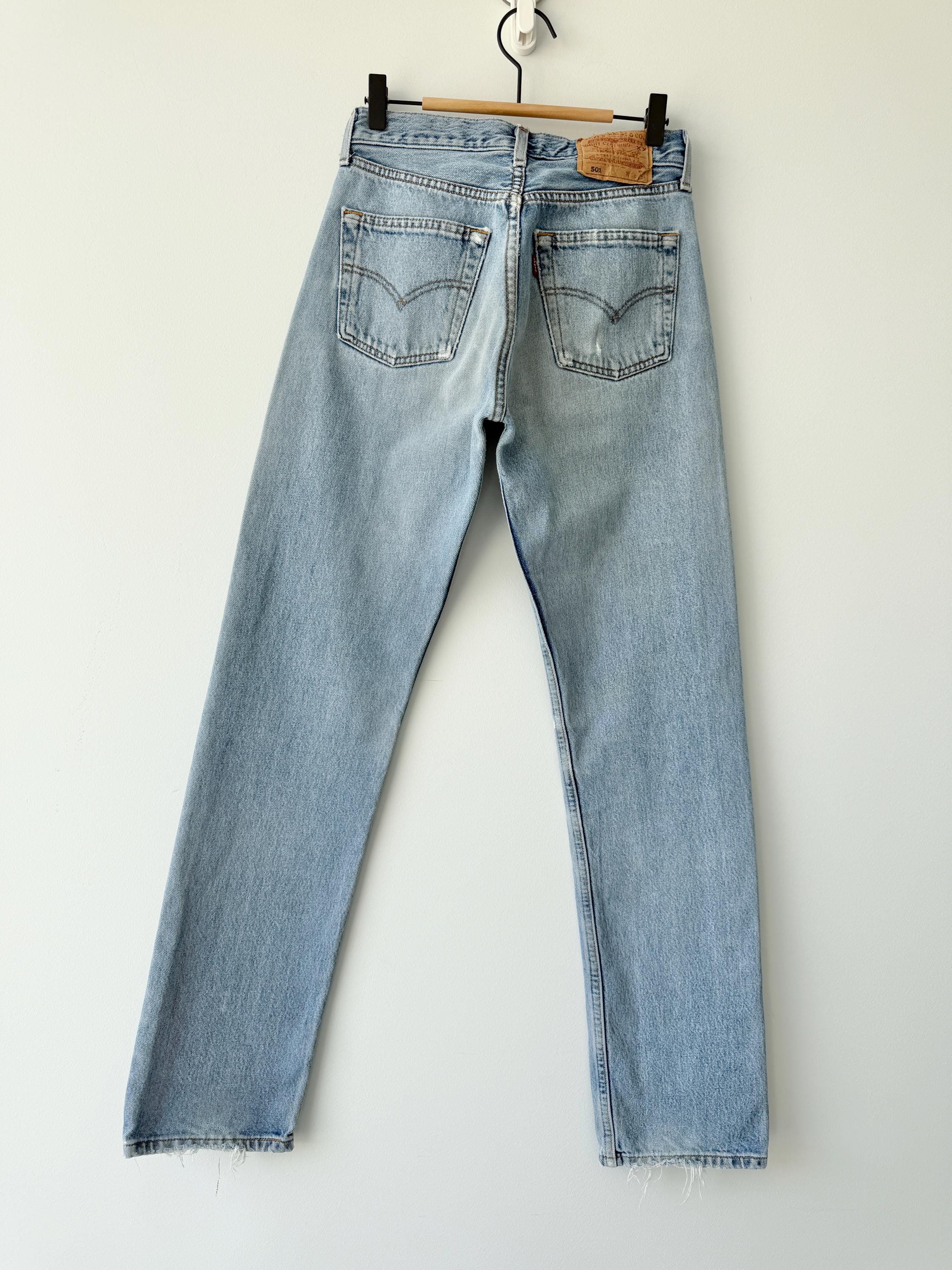W27 L32 Levis 501 vintage 26-27” measured waist faded light medium blue year 2000 made in turkey new