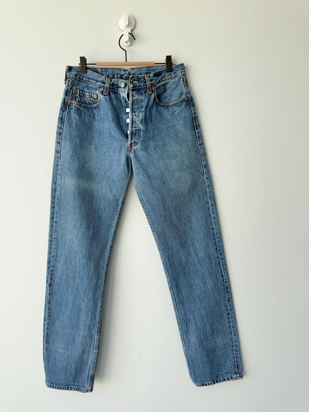 w30 L33 Levis 501 vintage 29-30” waistmedium blue 501s made in Spain 90s straight leg jeans 501
