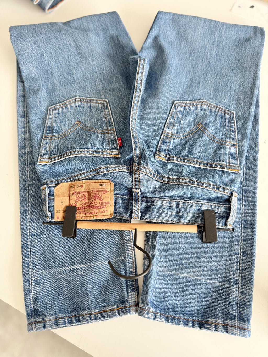 W23 L29  vintage Levis 501 22-23” measured waist medium fade made in 90s