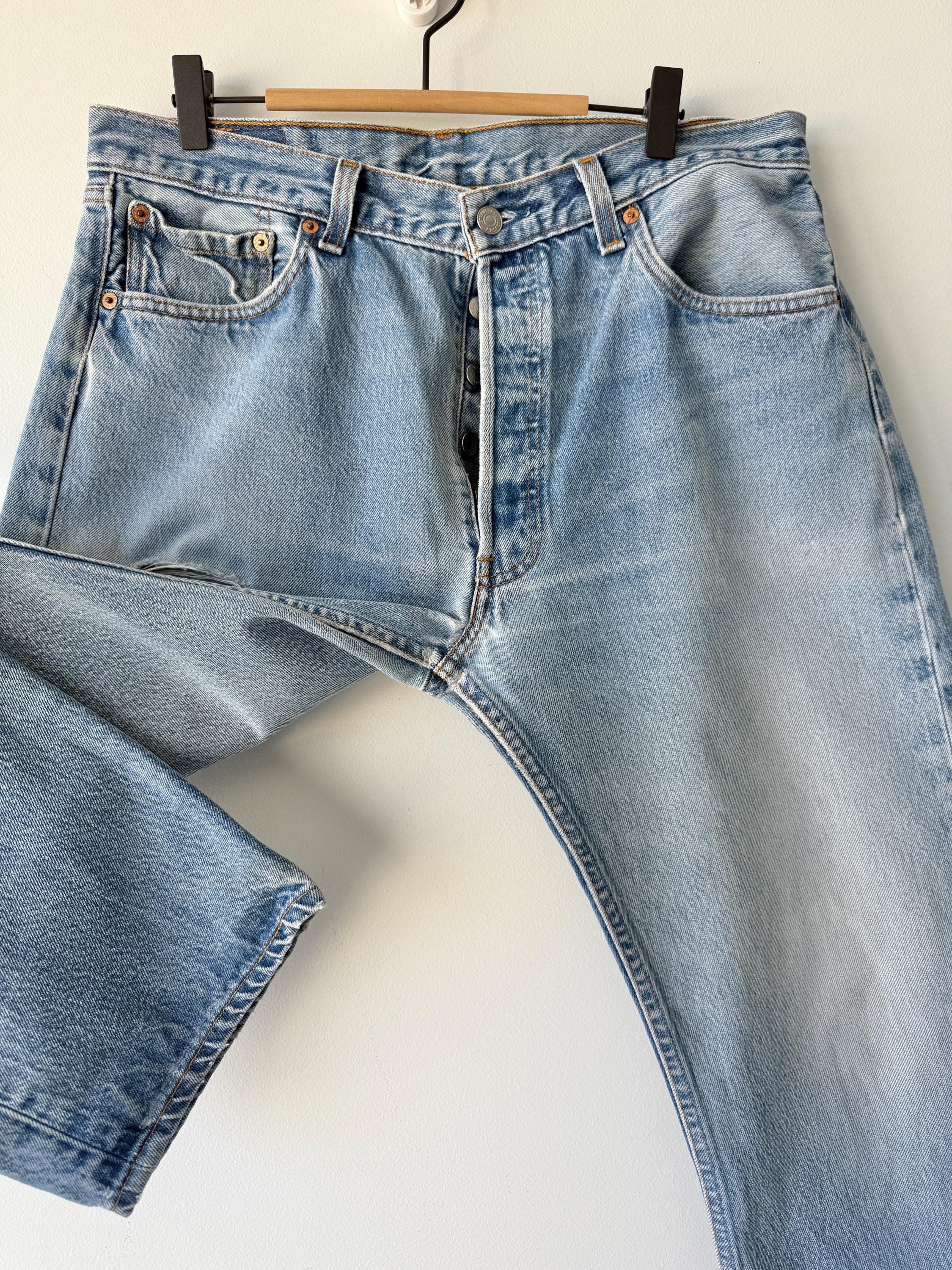 W33 L31 Levis 501 vintage 33” measured waist medium faded blue made in 90s USA