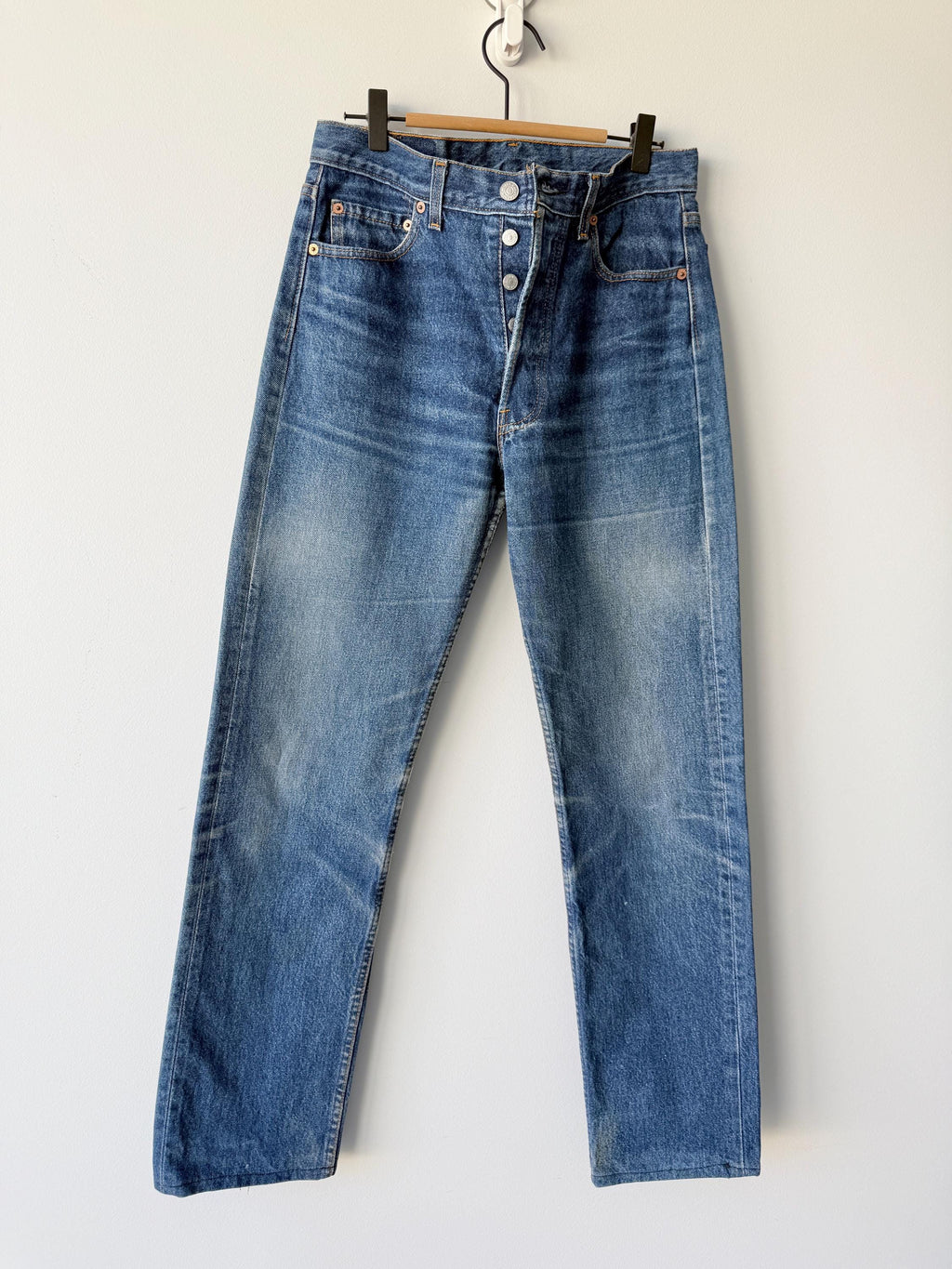 W29 L31 vintage Levis 501 28-29” measured waist dark faded denim made in USA 90s