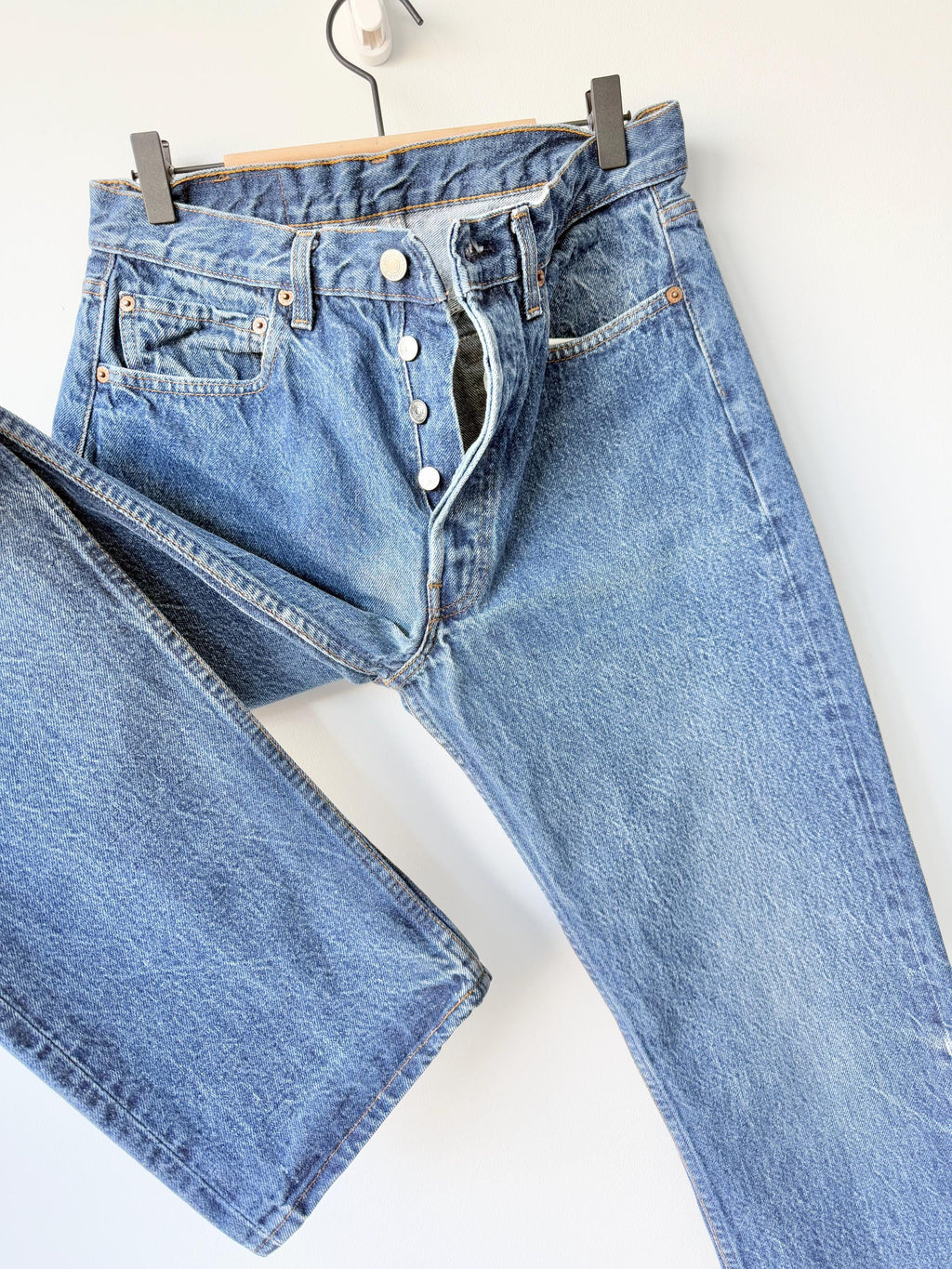 Levis 501s  vintage w30 L31 dark raw blue 501s made in USA 80s straight leg jeans 501 28”/30” waist