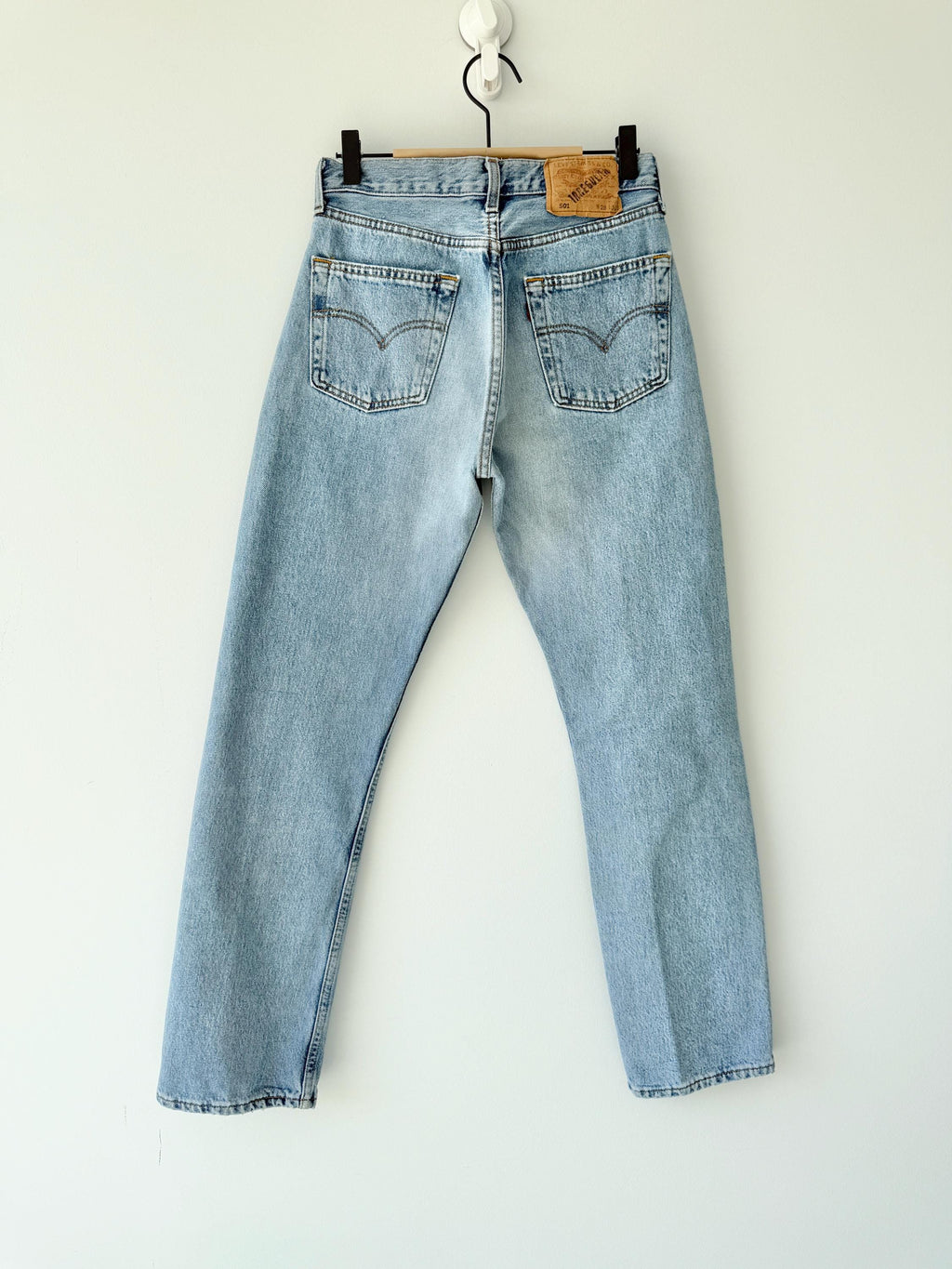 W27 L29 Levis 501 vintage 26-27” measured waist light faded blue 501s made in France 90s