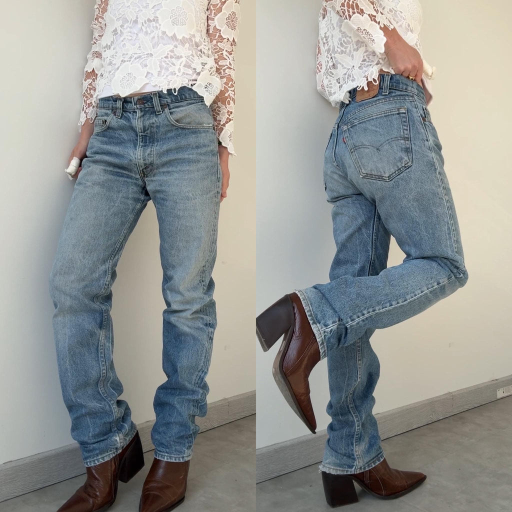 Held ***w31 L33 Levis 505 vintage 30-31” waist medium blue 505s made in USA 80s straight leg jeans