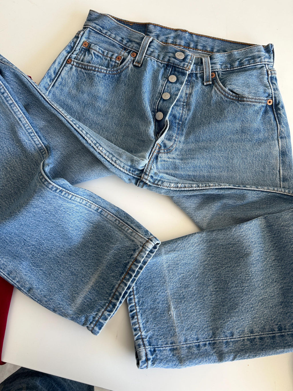 Levis 501 vintage w27 L33 Levi’s medium blue shade made in USA 90s straight leg jeans 501 vintage 26”/27” waist tbcengland