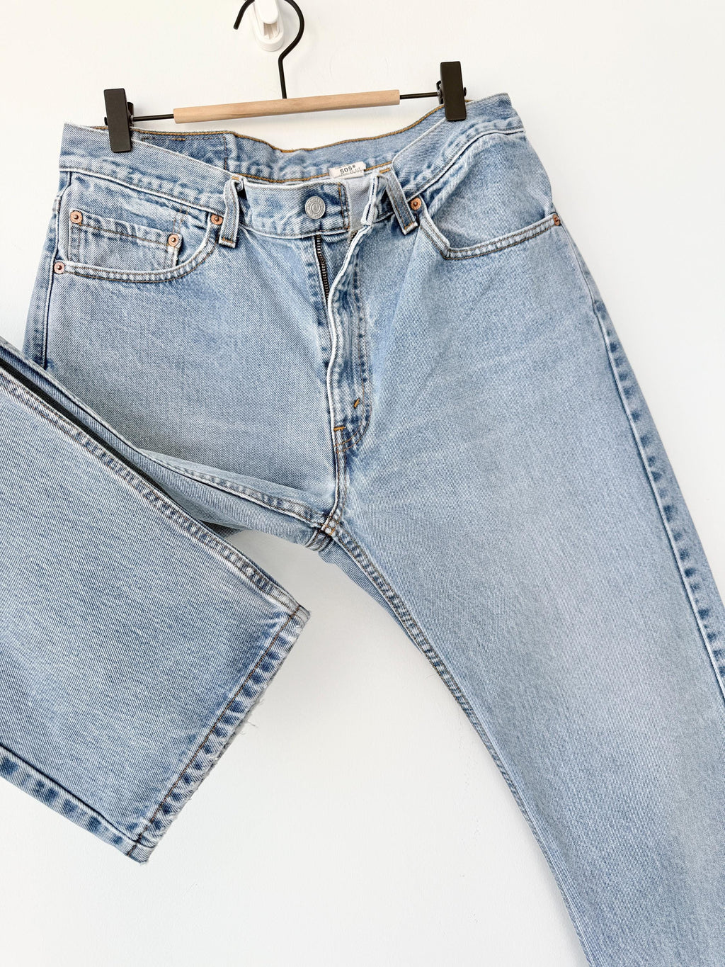 Levis 505s  vintage w30/32 L29 light faded blue 505s made in Columbia 90s straight leg jeans 505 30”/32” waist