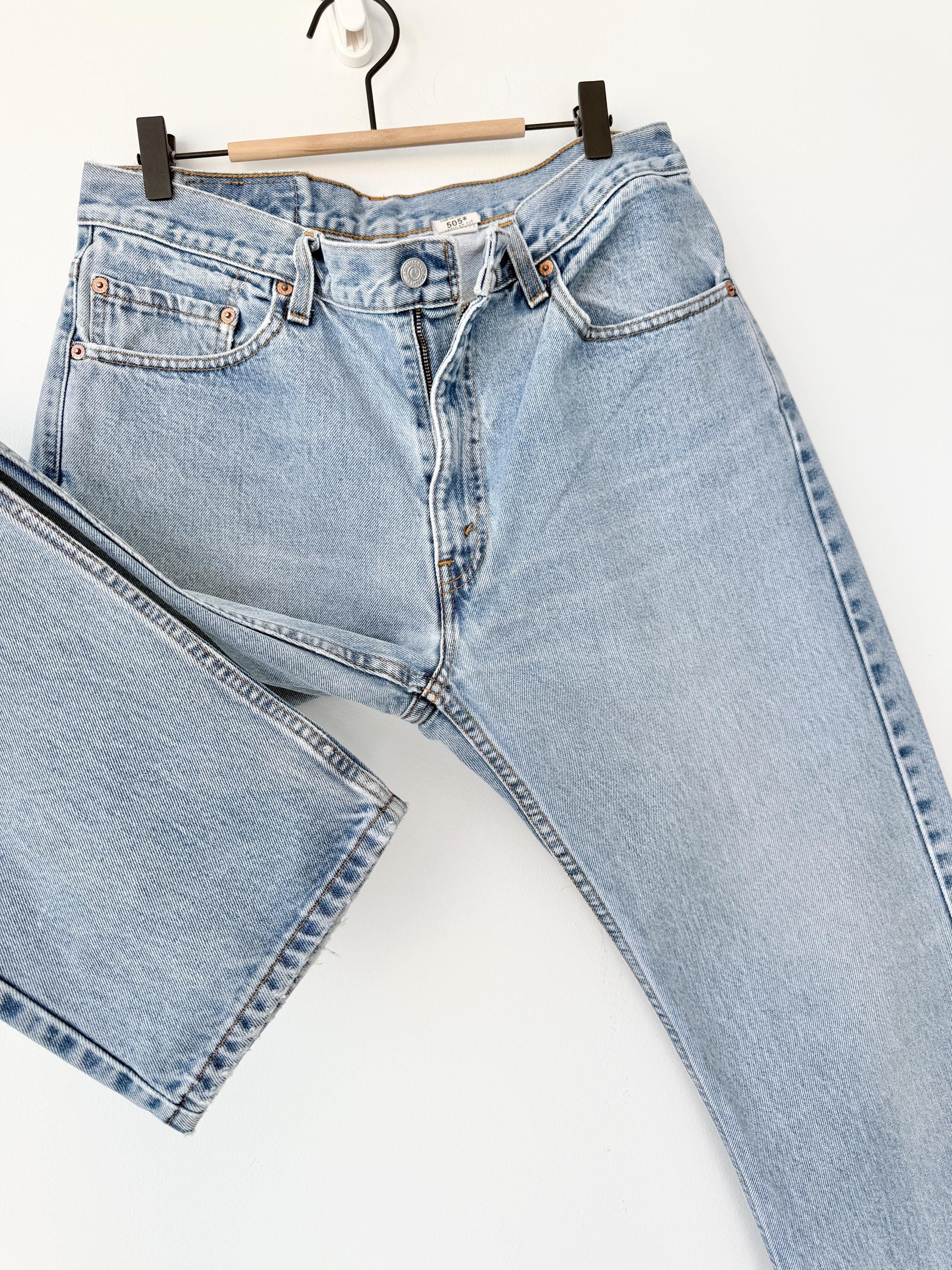 Levis 505s  vintage w30/32 L29 light faded blue 505s made in Columbia 90s straight leg jeans 505 30”/32” waist