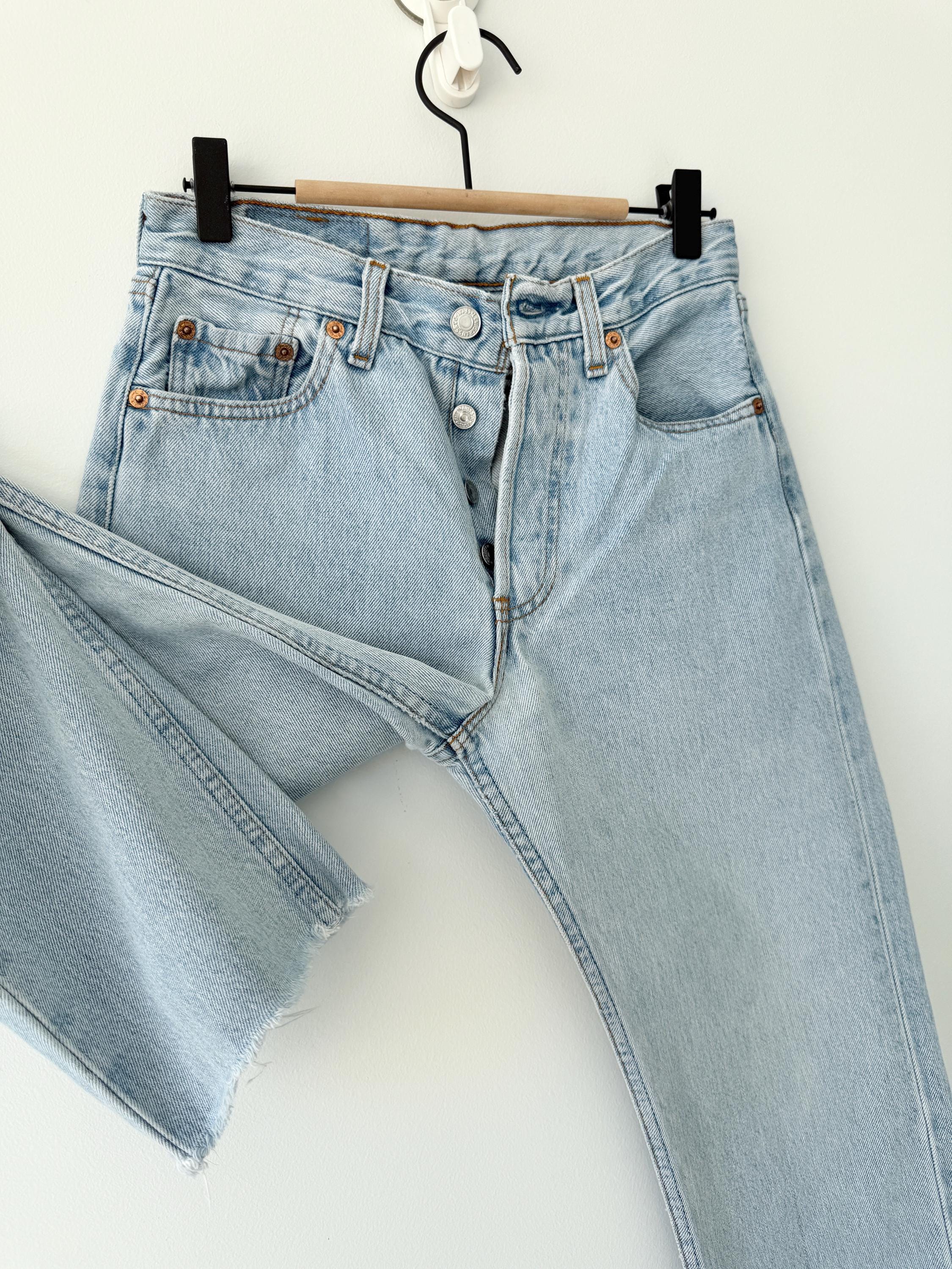 W25 L27 Levis 501 vintage 25” waist light blue 501s made in France 90s (posted weekend)