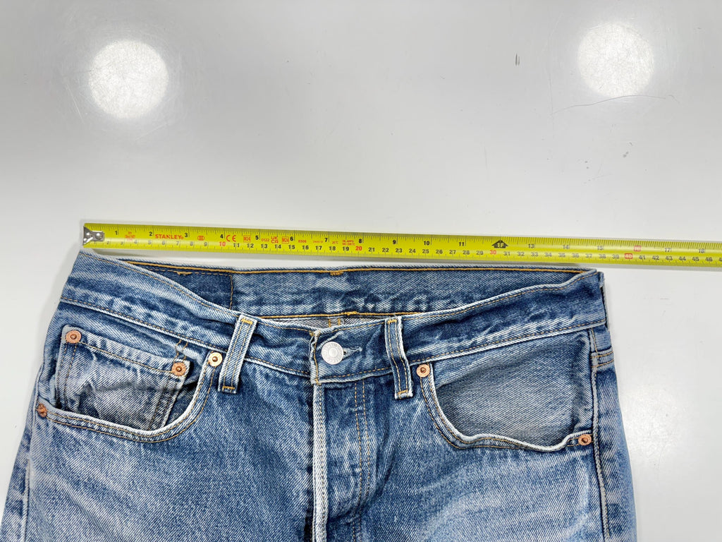 W30 L31 vintage Levis 501 29-30” measured medium blue made in 90s