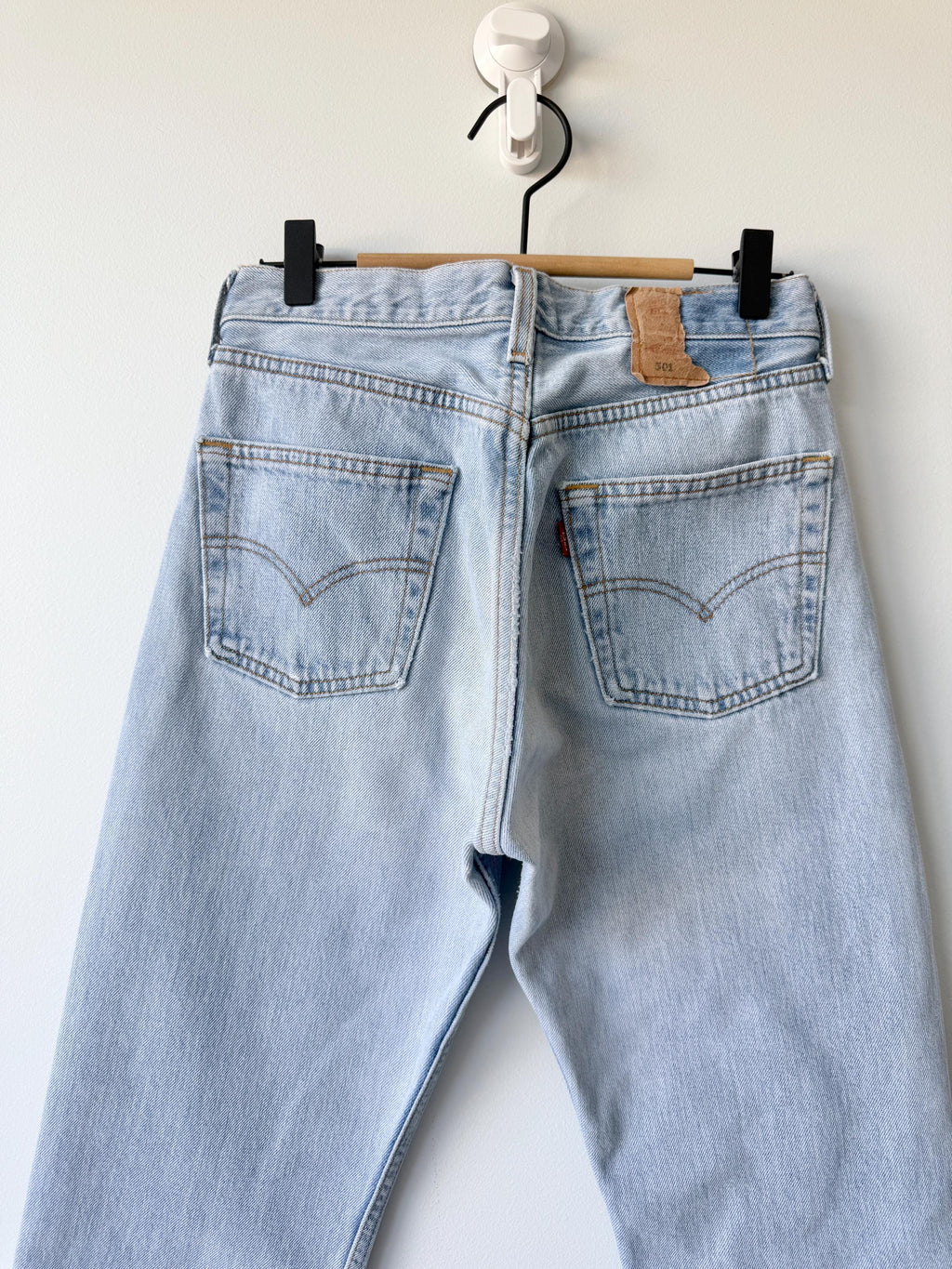 W27 L29 Levis 501 vintage 26-27” measured waist light blue faded 90s made in USA hol