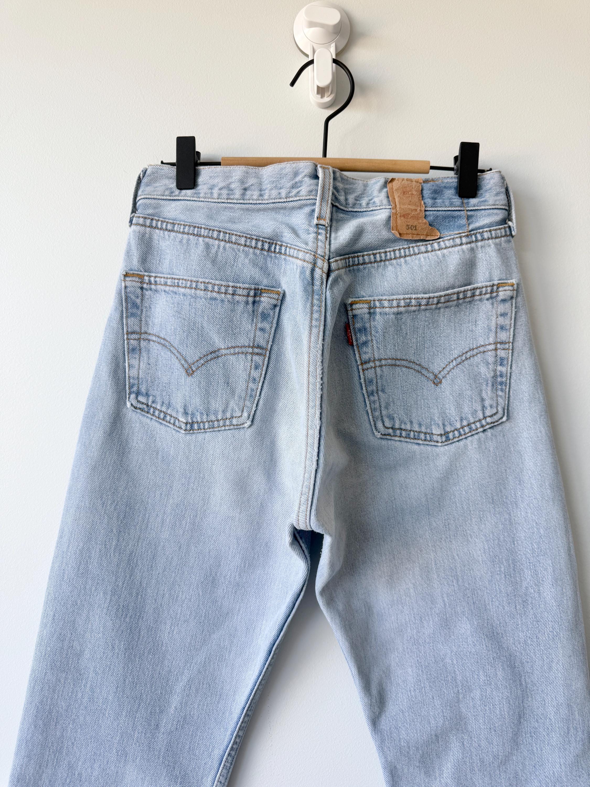 W27 L29 Levis 501 vintage 26-27” measured waist light blue faded 90s made in USA hol