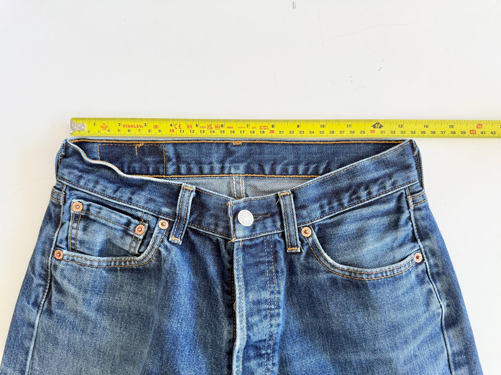 W27 L28 vintage Levis 501 26-27” measured dark blue made in y2k (iuk)