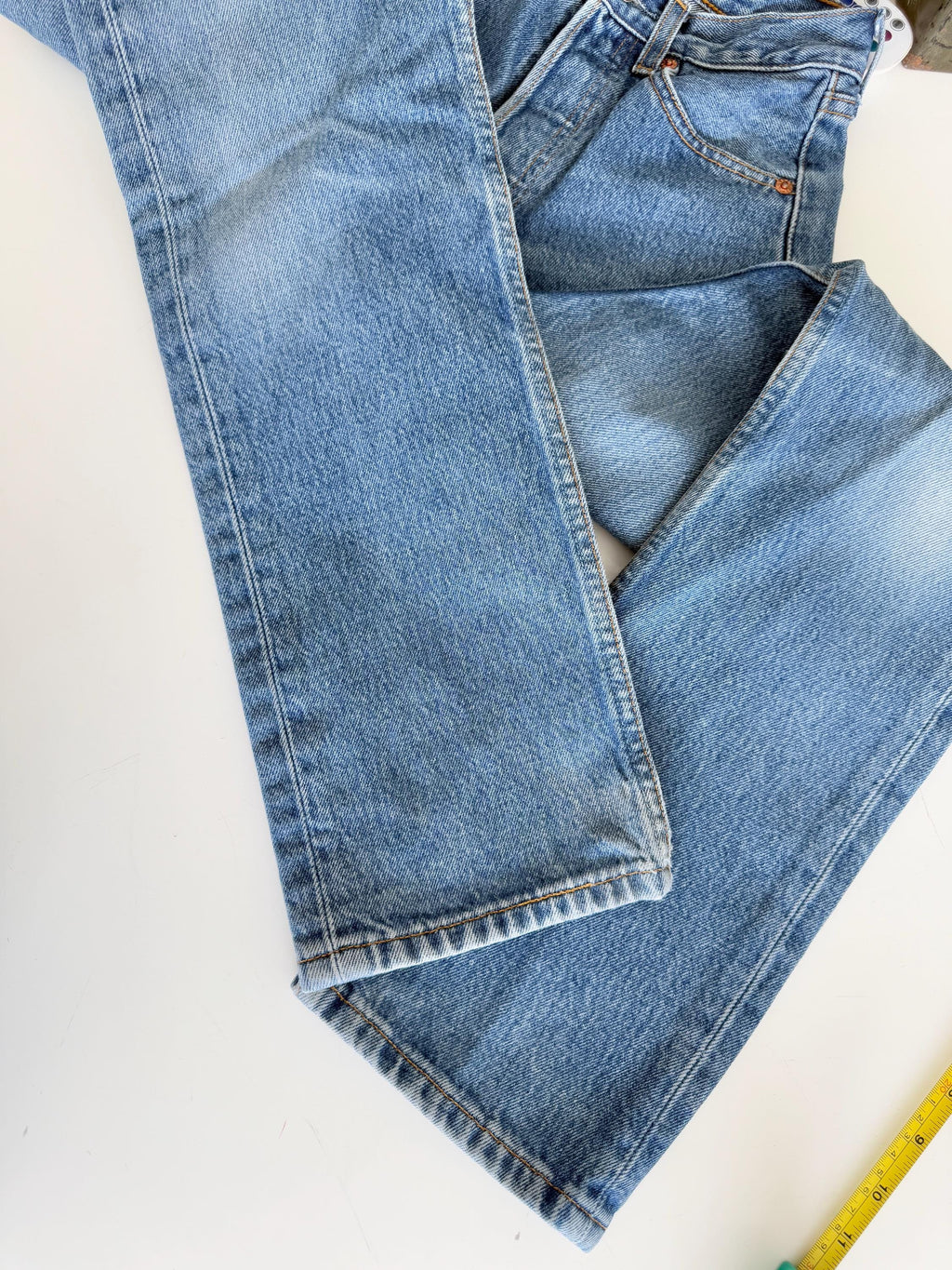 Levis 501 vintage w23 L29 medium blue 501s made 90s straight leg jeans 501 22”/23” waist (febuk)