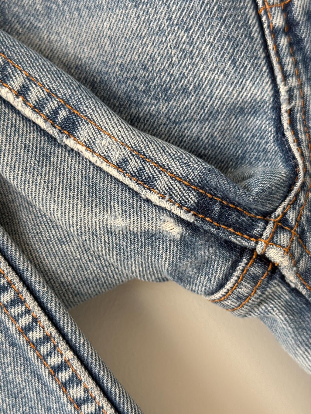 W26 L31 vintage Levis 505 25-27” measured waist medium faded blue