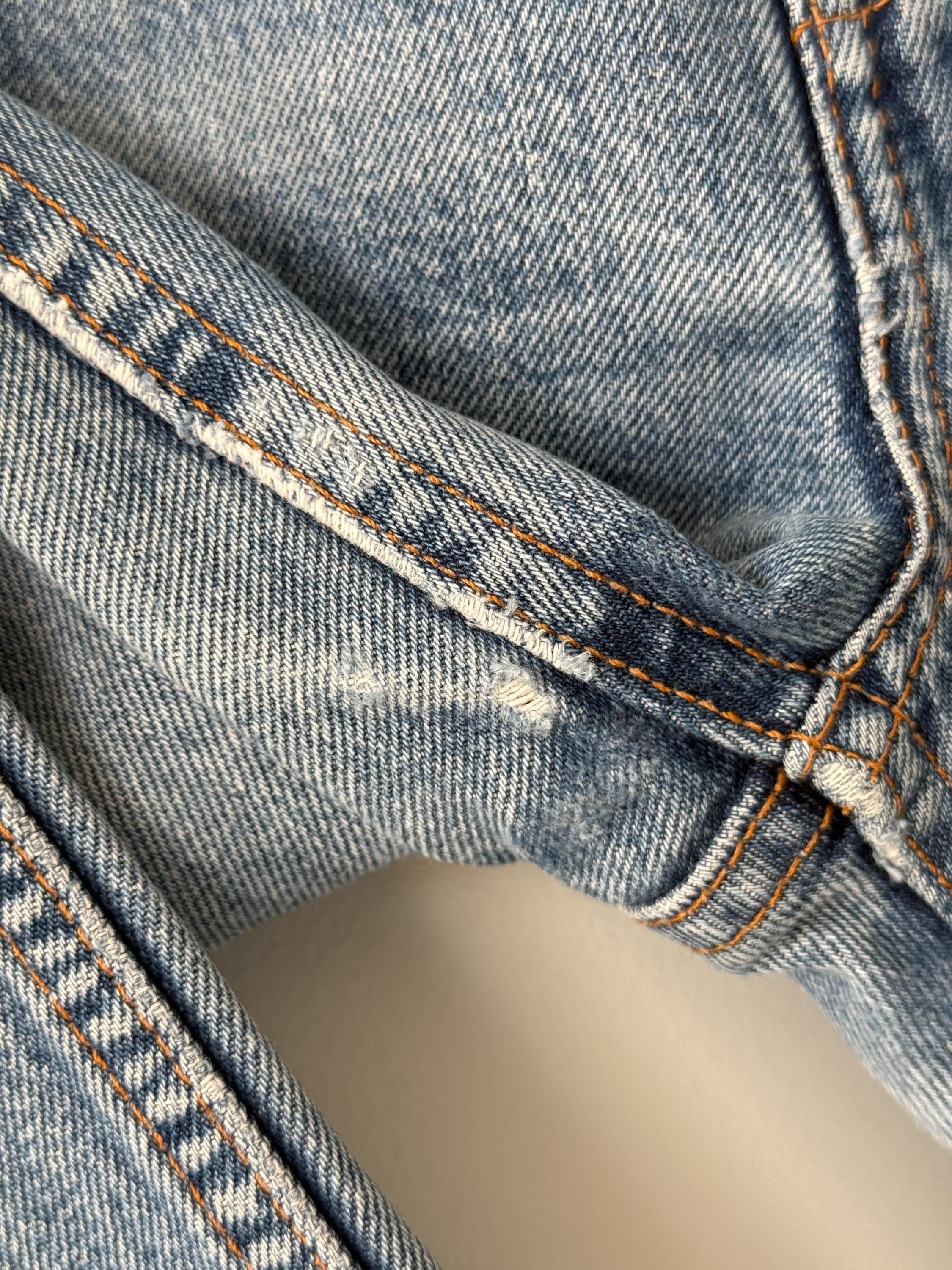 W26 L31 vintage Levis 505 25-27” measured waist medium faded blue