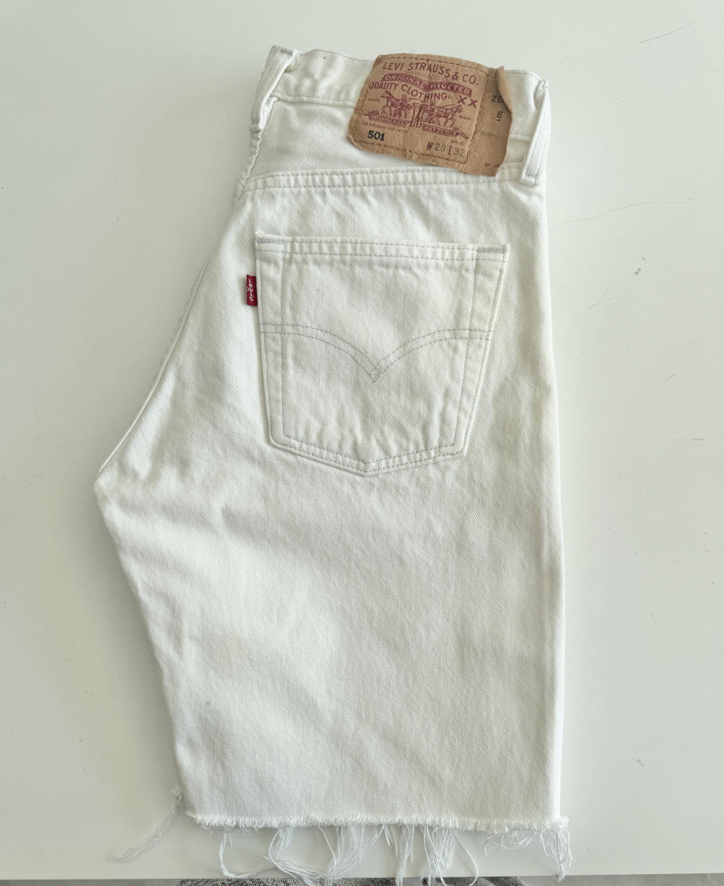 W28 white Levis 501 vintage shorts 27-28” measured waist made in Y2K