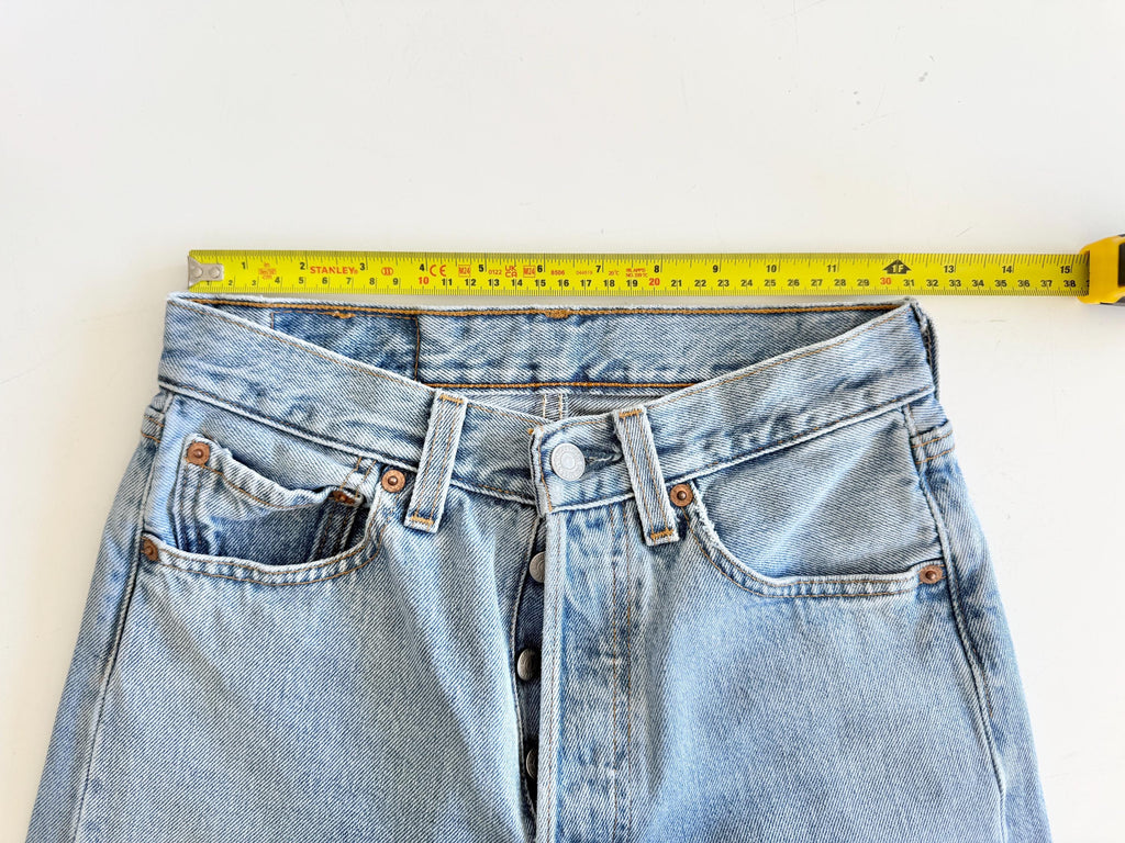 W25 L31 vintage Levis 501 24-25” measured light blue made in 90s USA (iuk)