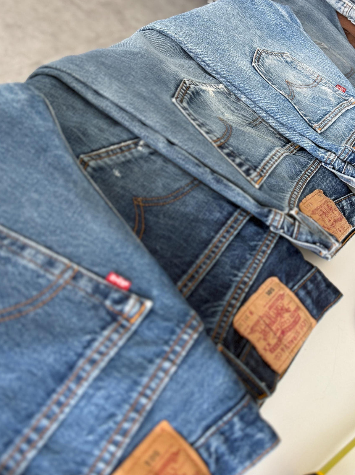 W29 L33 vintage Levis 501 28-29” measured light blue 90s denim 