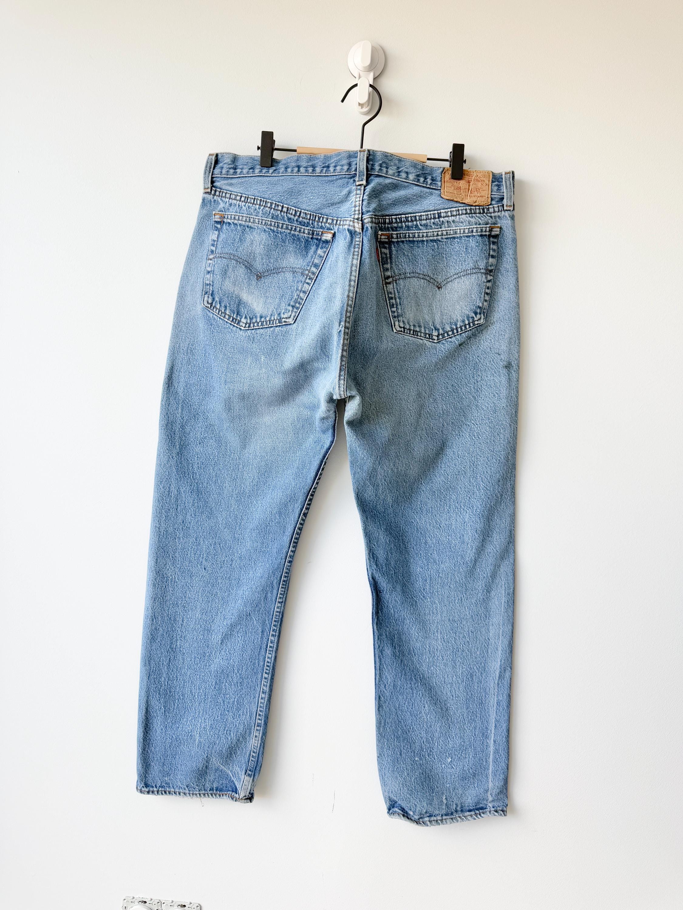 w35 L30 Levis 501 vintage medium blue stained distressed  blue 501s made in USA 80s straight leg measured 34-35” waist
