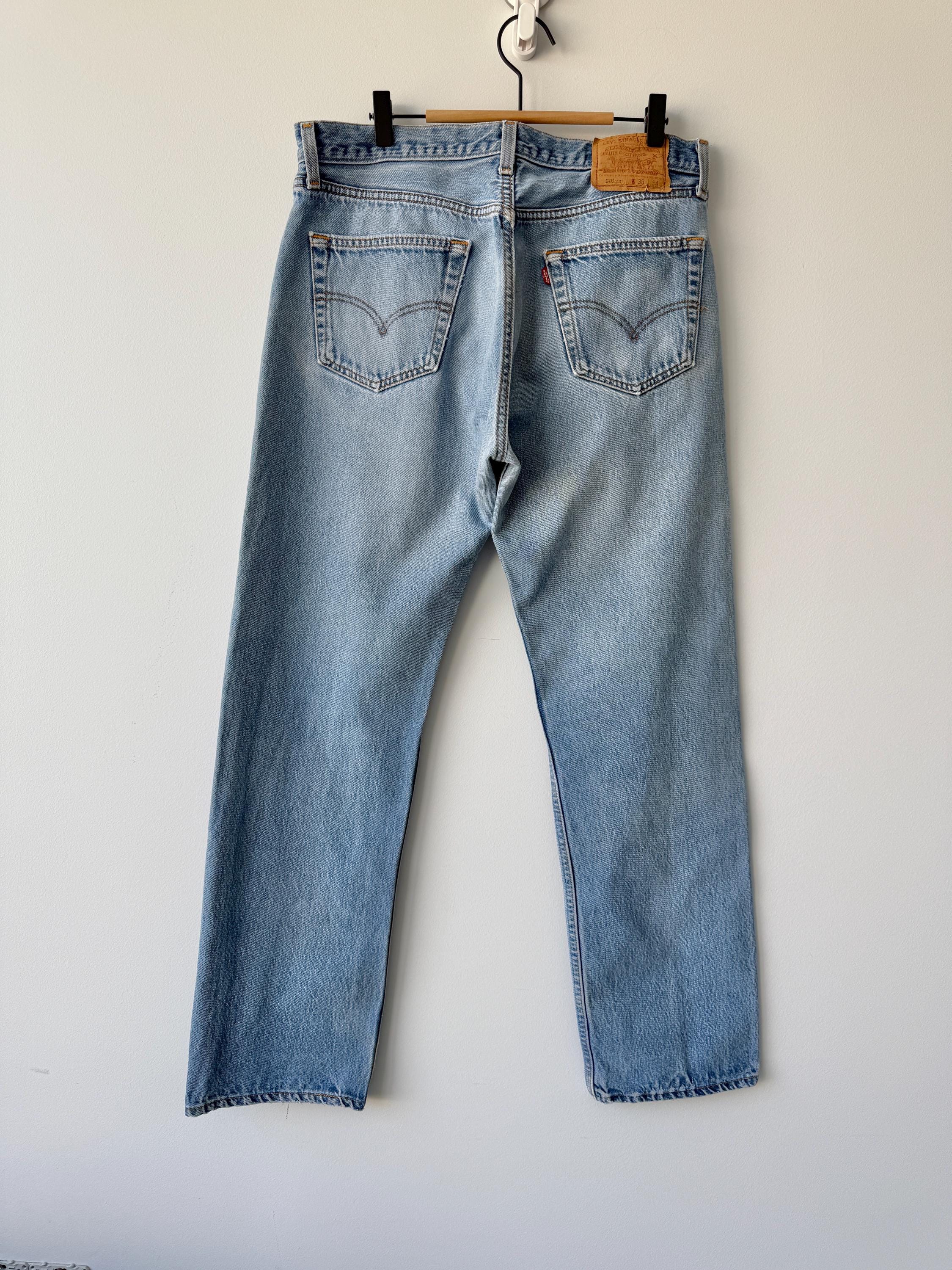 W33 L31 Levis 501 vintage 33” measured waist medium faded blue made in 90s USA