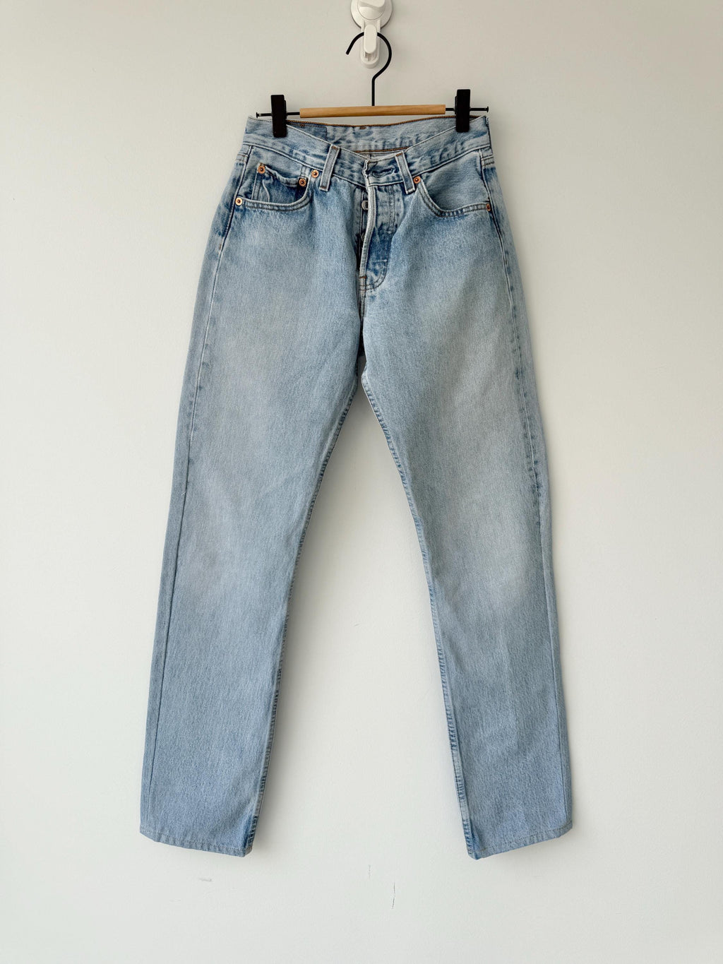 W25 L31 Levis 501 vintage 24-25” measured waist light blue faded made in late y2k redone
