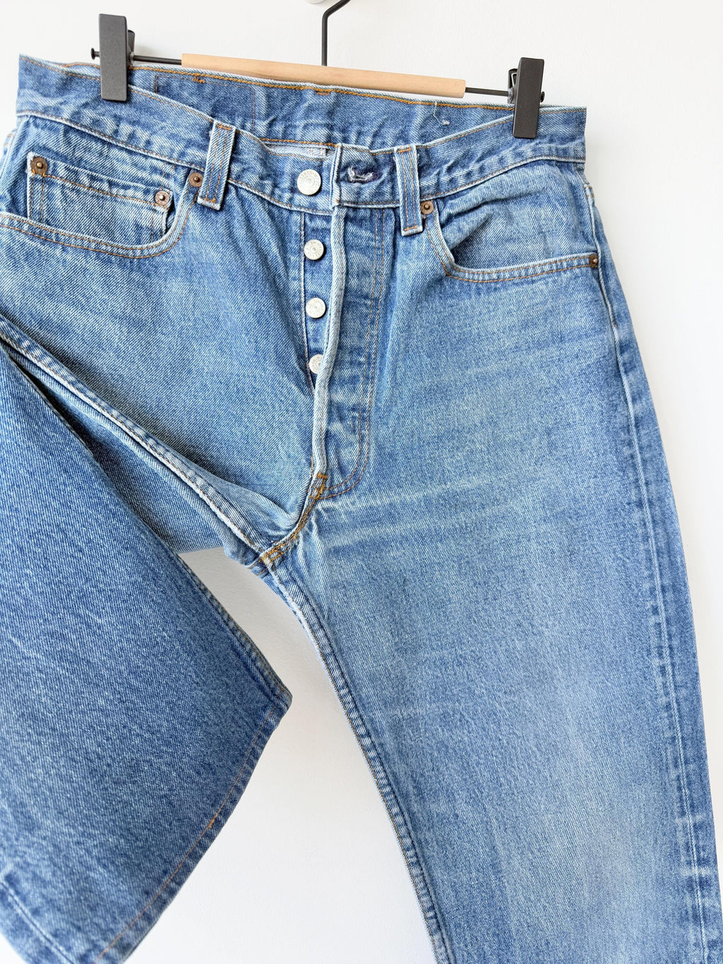 Levis 501s  vintage w30 L26 medium blue 501s made in USA 80s straight leg jeans 501 28”/30” waist