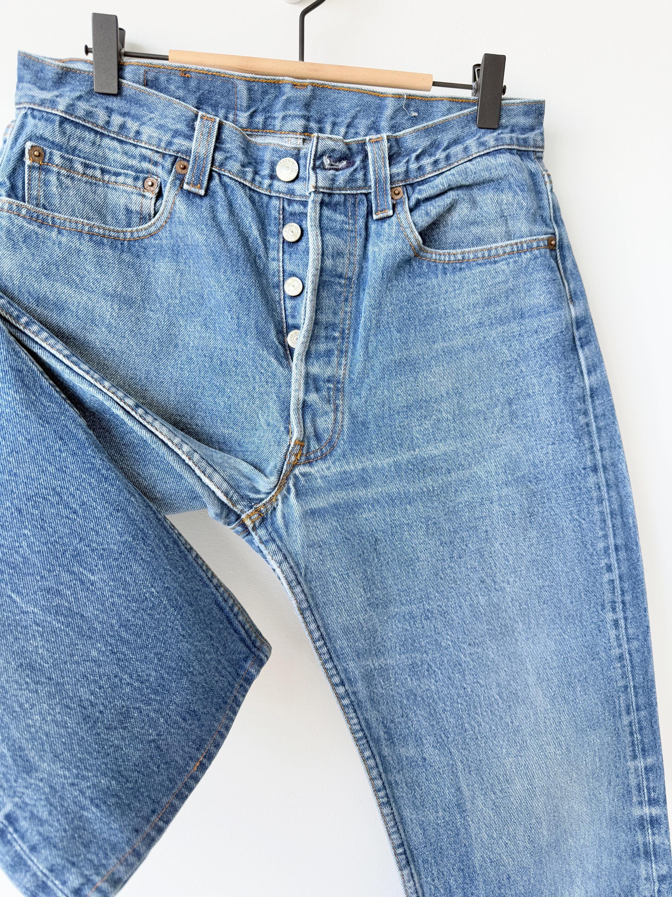 Levis 501s  vintage w30 L26 medium blue 501s made in USA 80s straight leg jeans 501 28”/30” waist