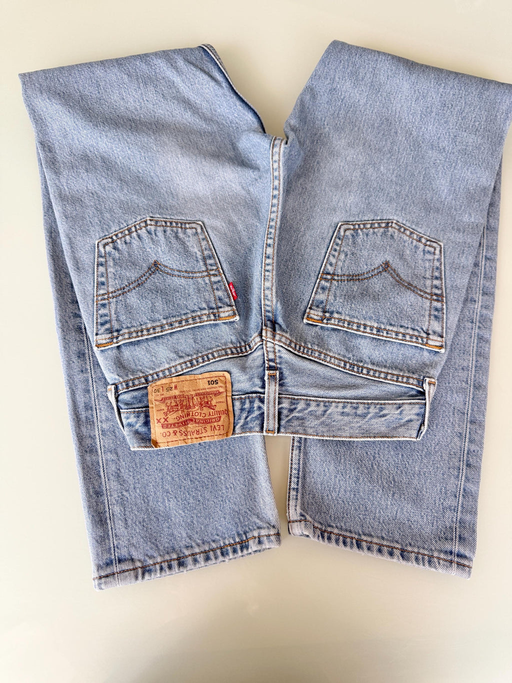 W23 L29 Levis 501 vintage 22-23” measured waist light blue made in 90s hol