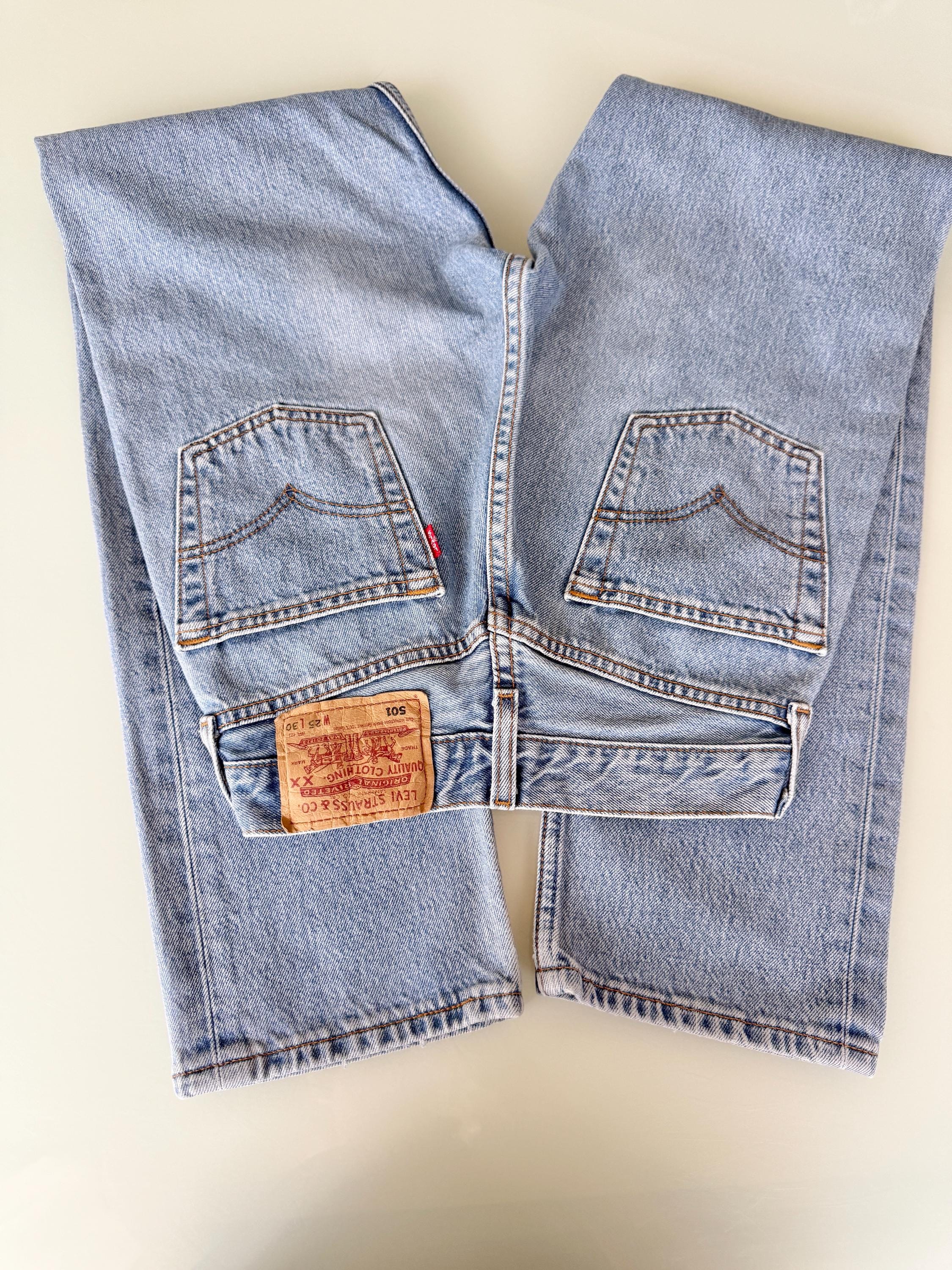 W23 L29 Levis 501 vintage 22-23” measured waist light blue made in 90s hol