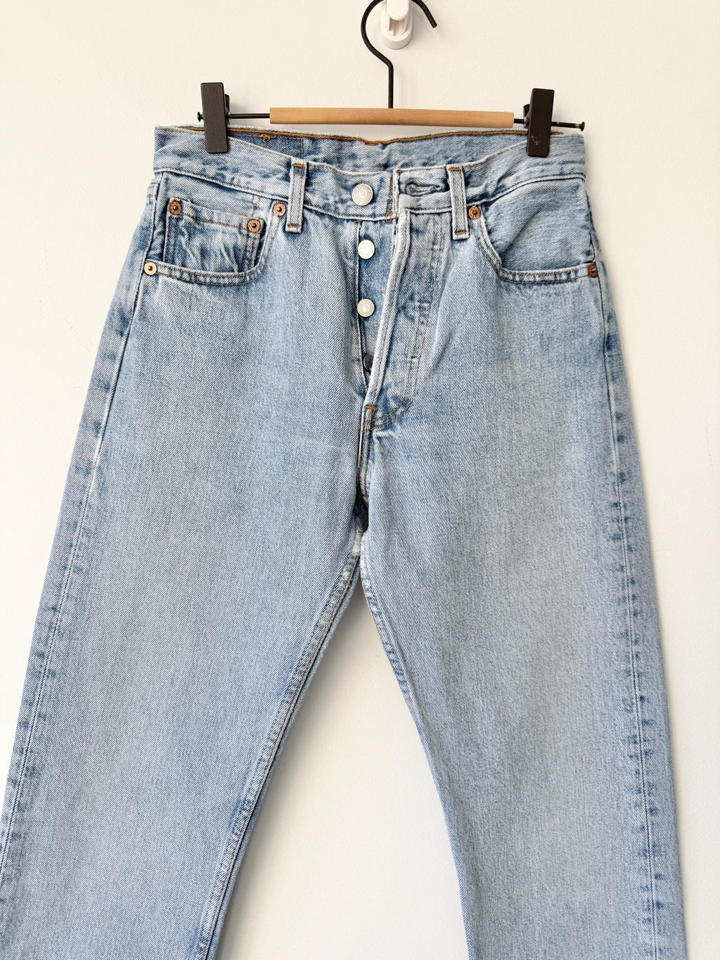 W25 L31 vintage Levis 501 24-25” measured light blue made in 90s