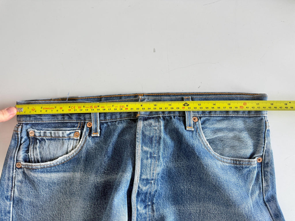 W34 L31 vintage Levis 501 33-34” measured whiskers faded dark blue made in USA 90s