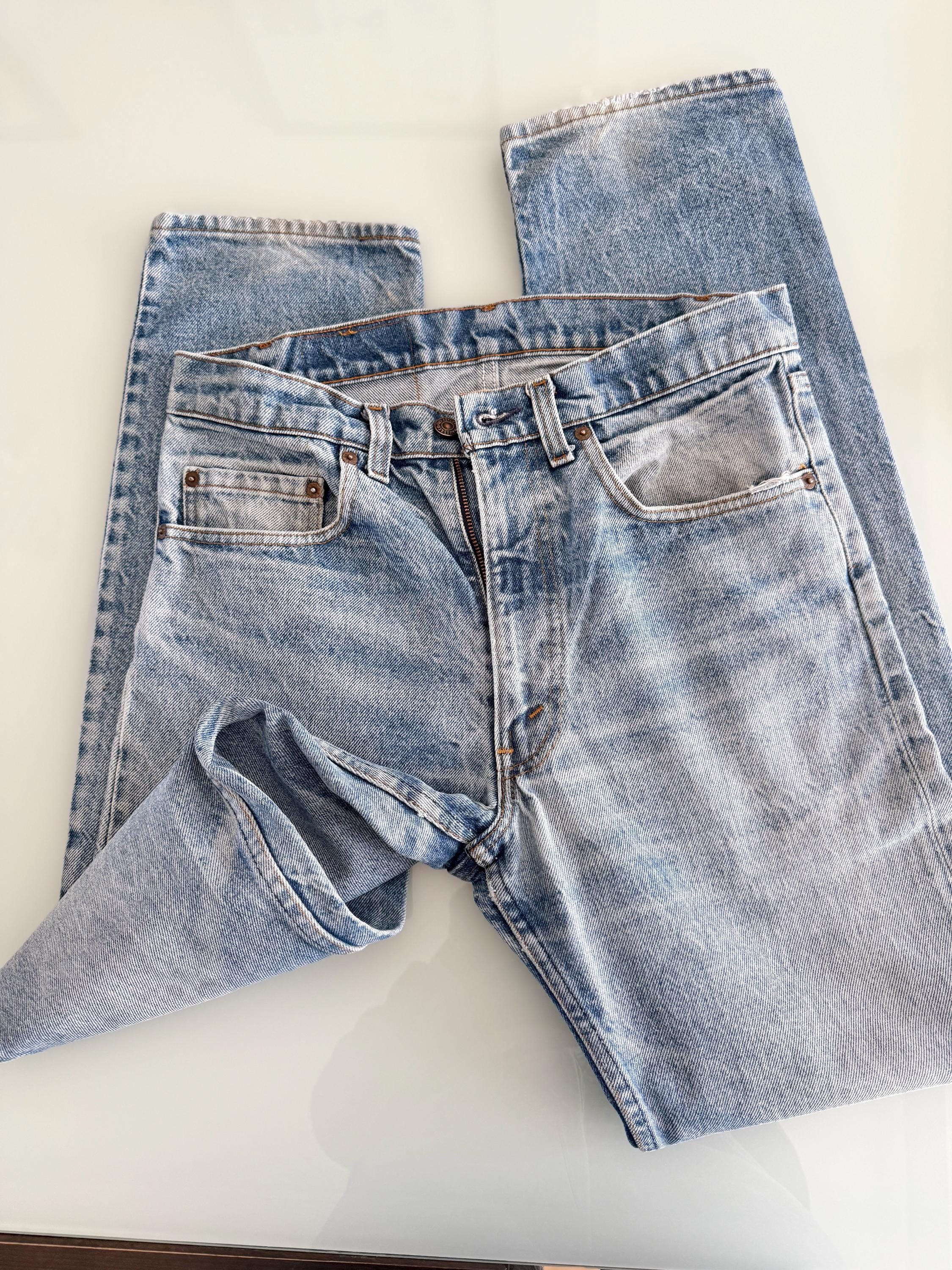 Held ***w31 L33 Levis 505 vintage 30-31” waist medium blue 505s made in USA 80s straight leg jeans