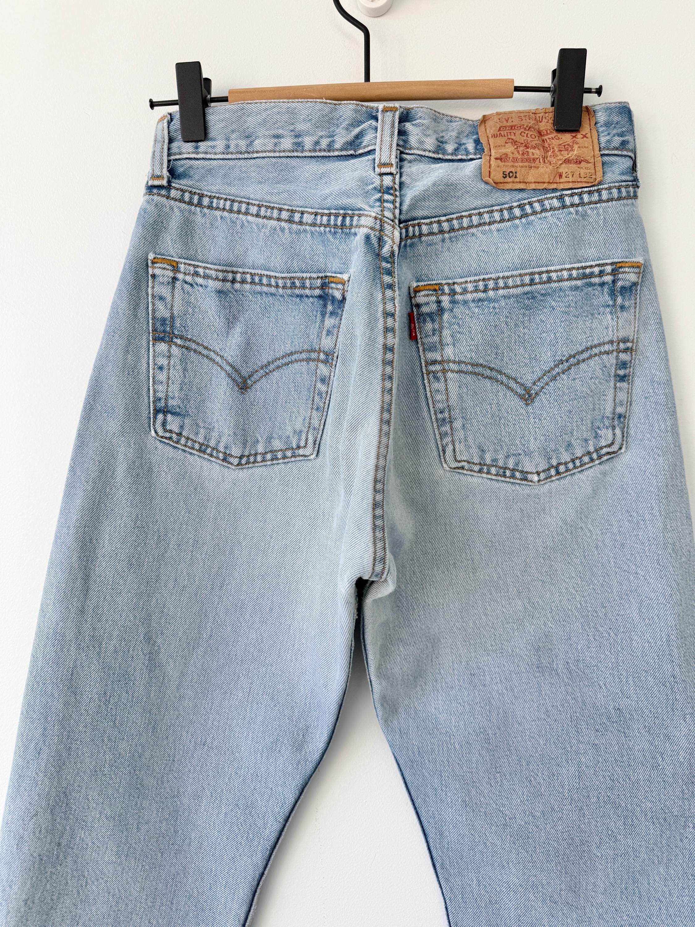 W25 L31 vintage Levis 501 24-25” measured waist faded medium blue made in USA 90s