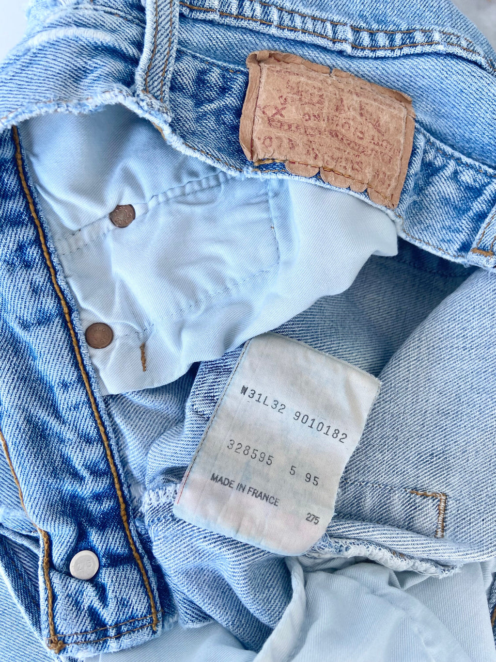 w29 Vintage Levi’s 901 button shorts light blue wash   Made in France 1995