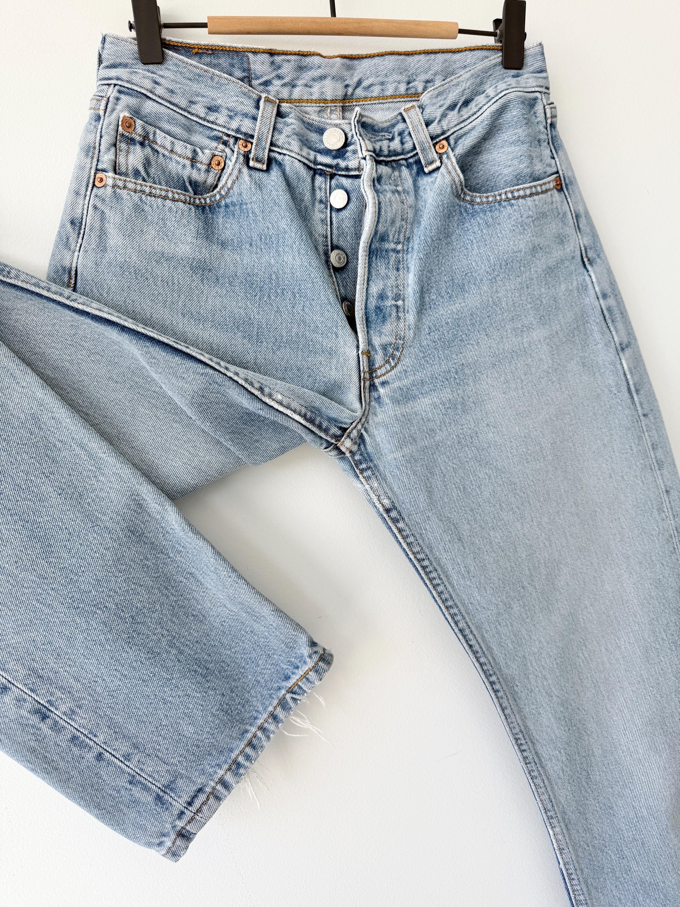 W27 L32 Levis 501 vintage 26-27” measured waist faded light medium blue year 2000 made in turkey new