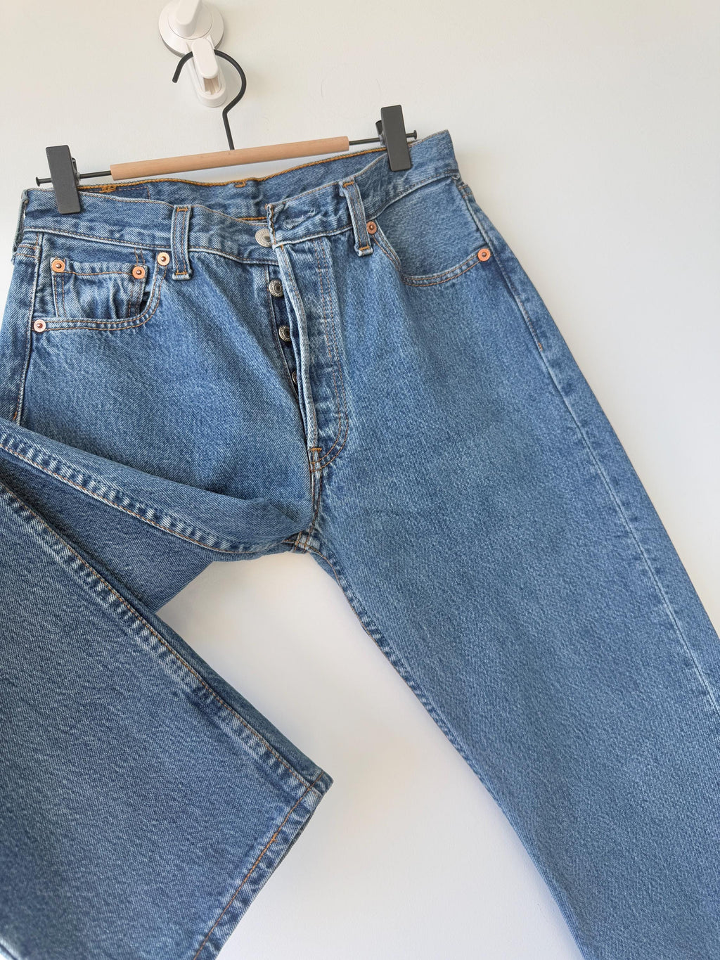 Levis 501 vintage w28 L32 medium blue 501s made in Spain straight leg jeans 501 27”/28” waist (febuk)