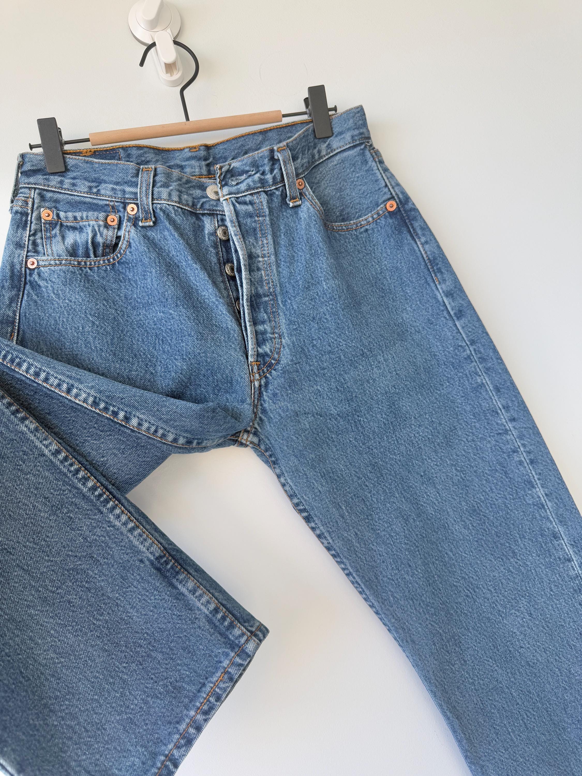 Levis 501 vintage w28 L32 medium blue 501s made in Spain straight leg jeans 501 27”/28” waist (febuk)