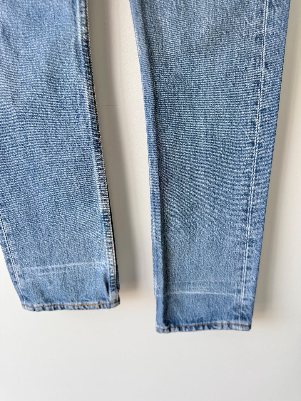 W23 L29  vintage Levis 501 22-23” measured waist medium fade made in 90s