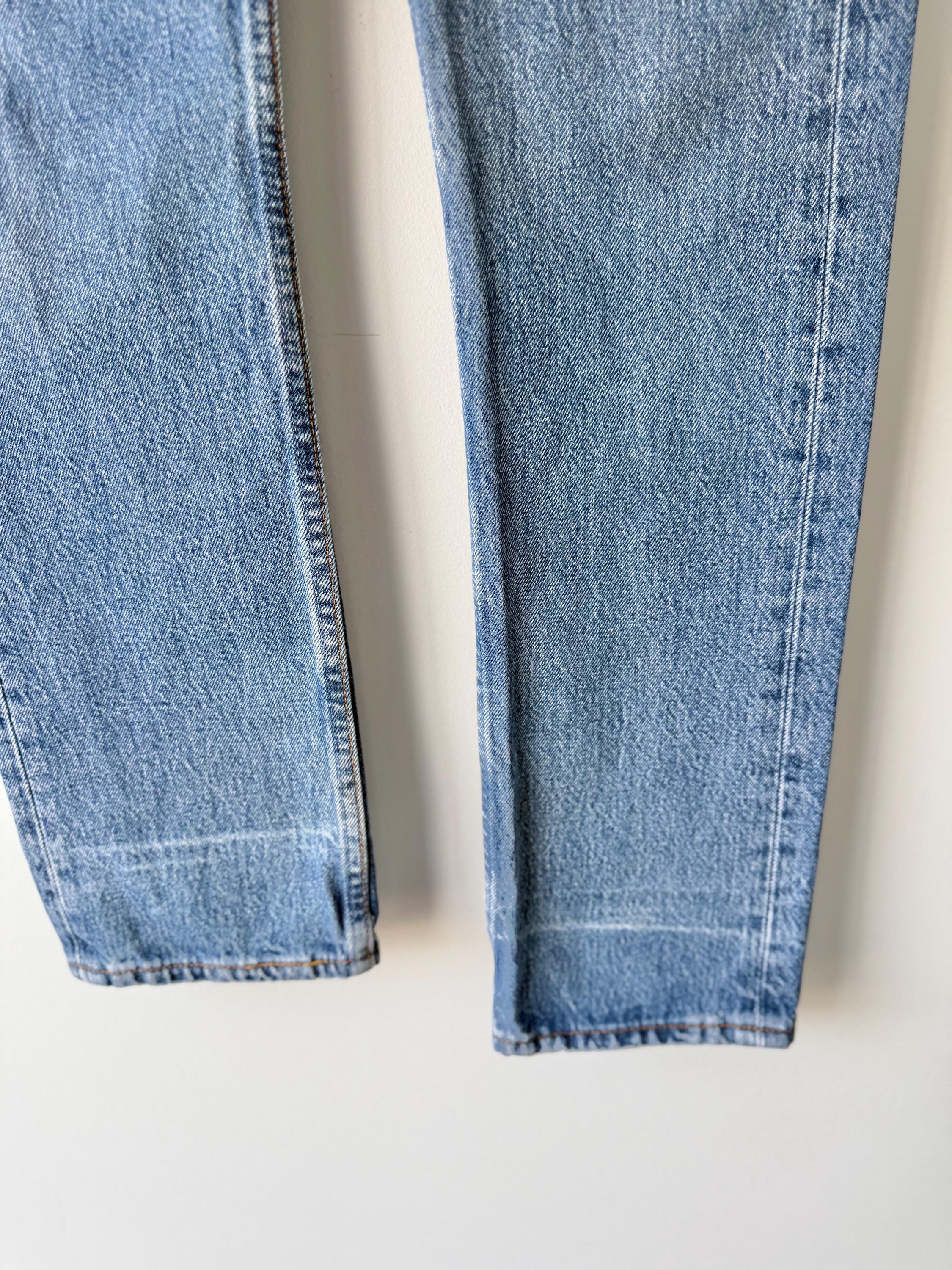 W23 L29  vintage Levis 501 22-23” measured waist medium fade made in 90s