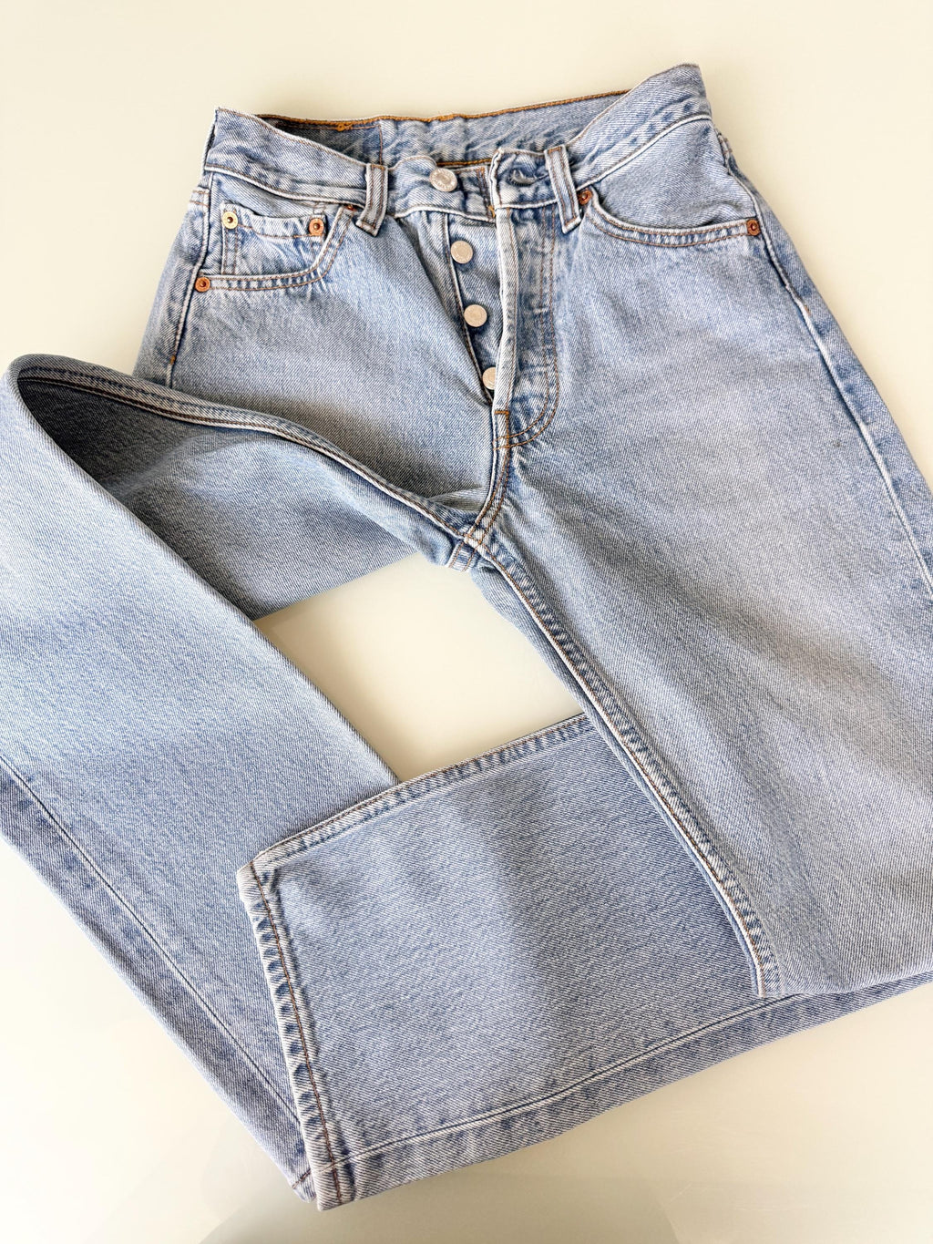 W23 L29 Levis 501 vintage 22-23” measured waist light blue made in 90s hol