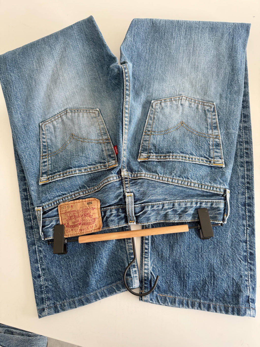 W25 L28 Levis 501 vintage 25” measured waist medium faded blue whiskers made in y2k