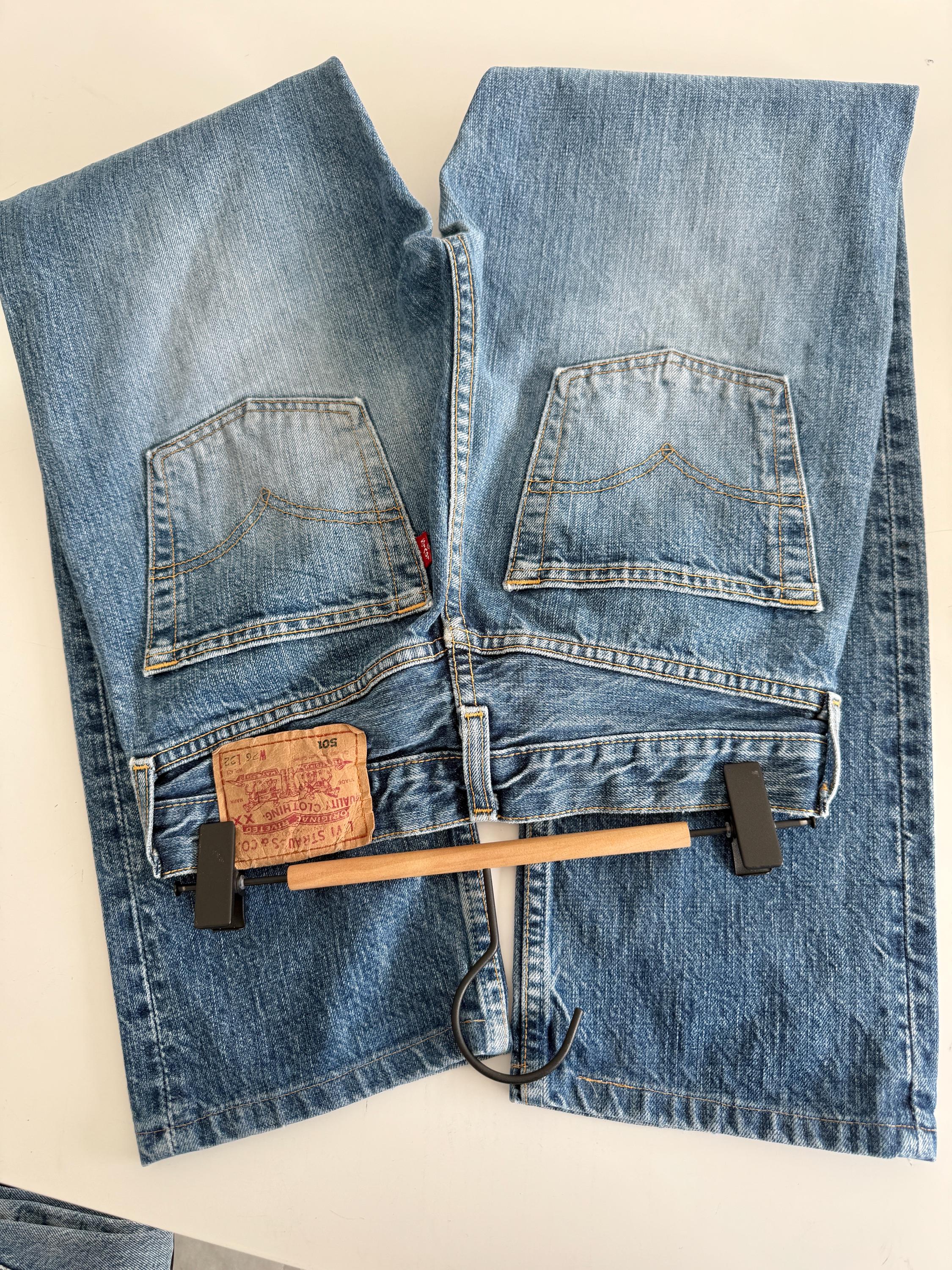 W25 L28 Levis 501 vintage 25” measured waist medium faded blue whiskers made in y2k
