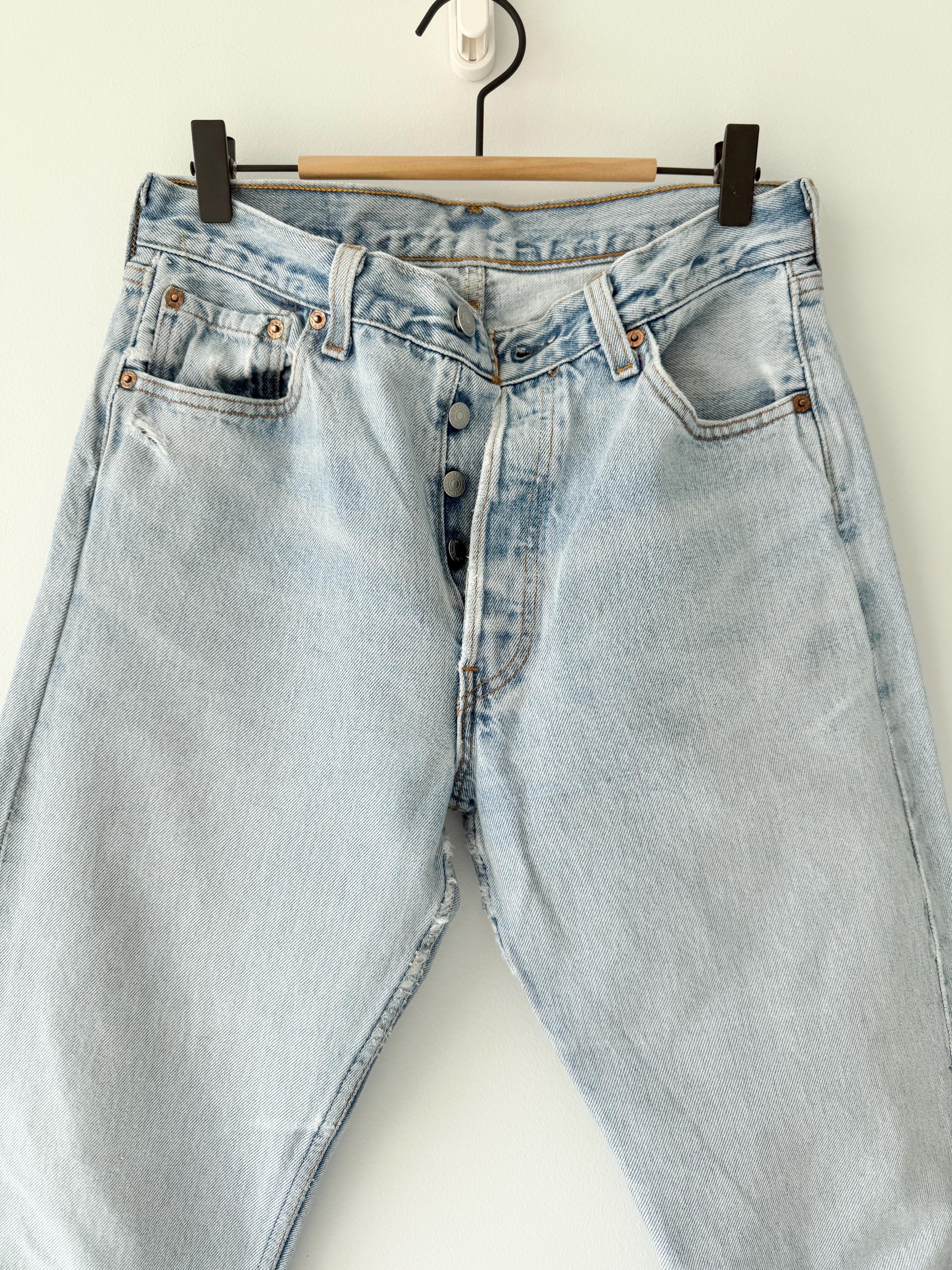 Soft W28 L27 Levis 501 vintage 28” waist light blue faded blue 501s made in USA 90s tag for women