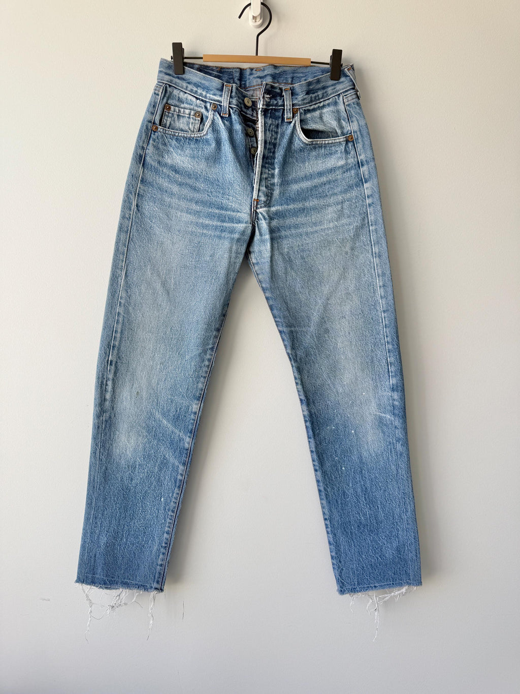 W27 L29 Levis 501 vintage 26-27” measured waist dark faded made blue made in 80s