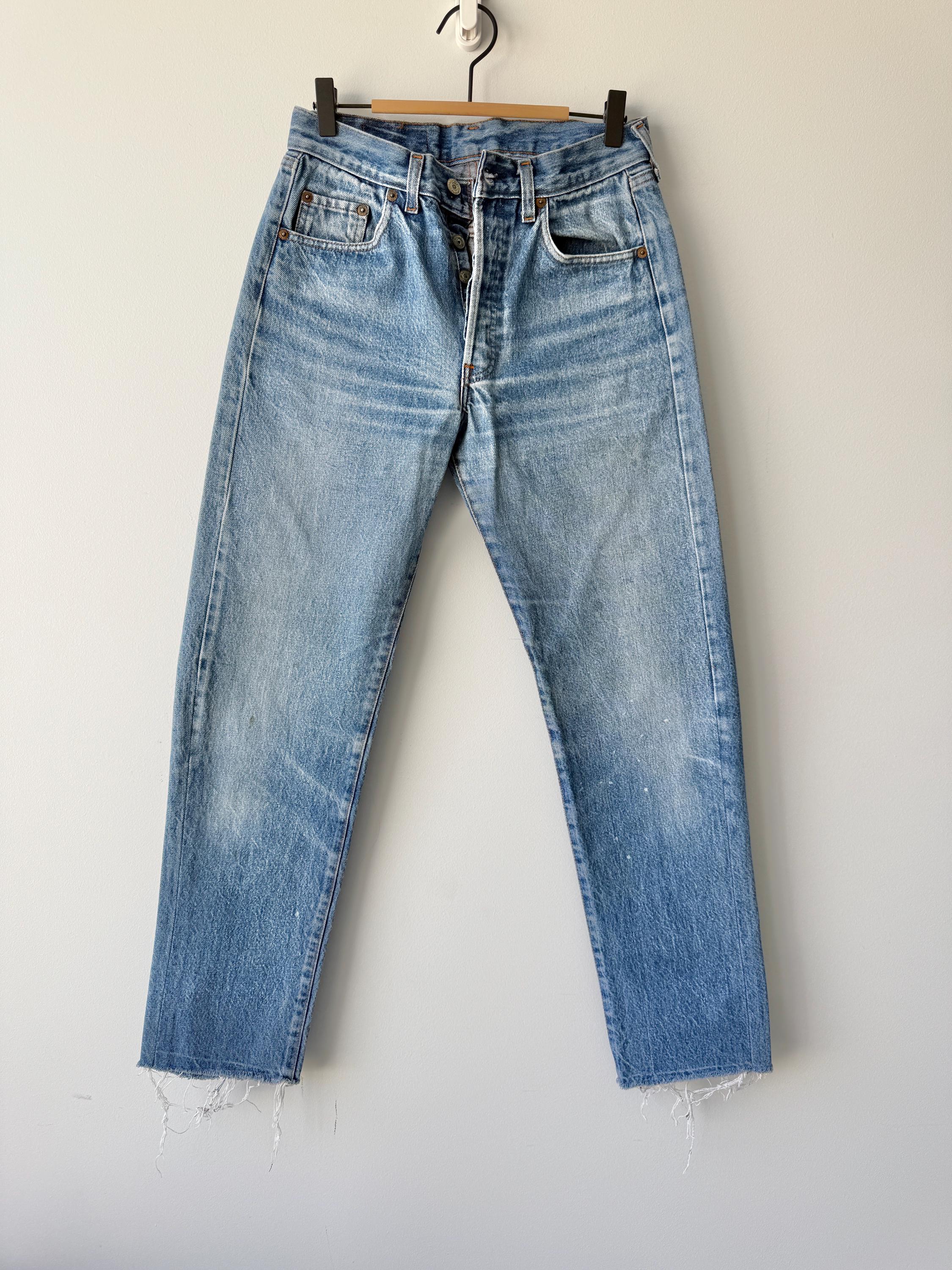 W27 L29 Levis 501 vintage 26-27” measured waist dark faded made blue made in 80s