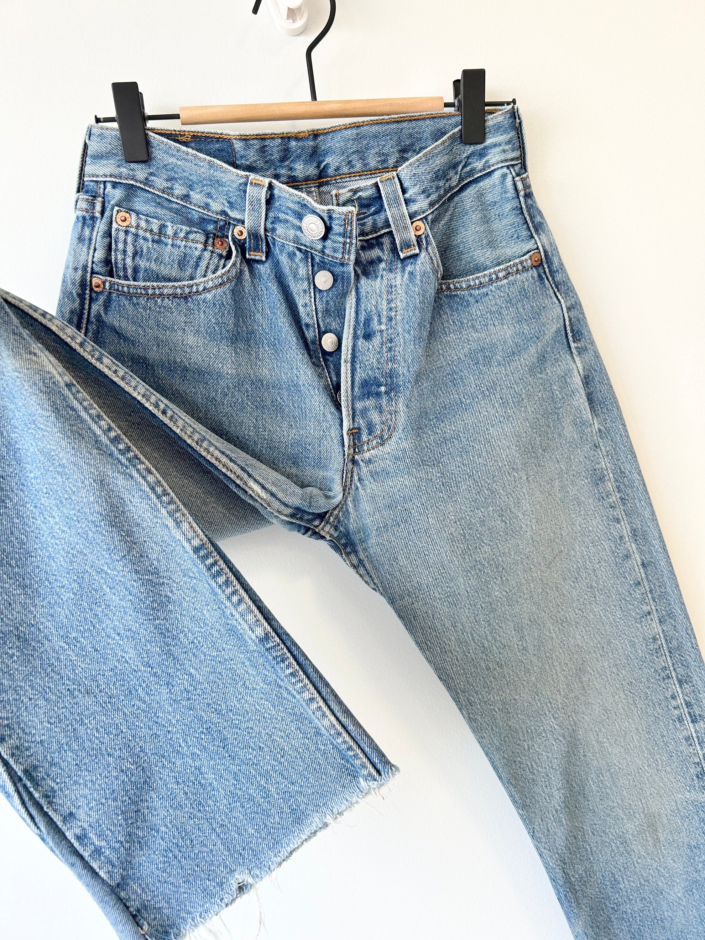 W25 L29 Levis 501 vintage soft worn denim straight leg 501 made in 90s vintage blue 501 vintage Levi’s England