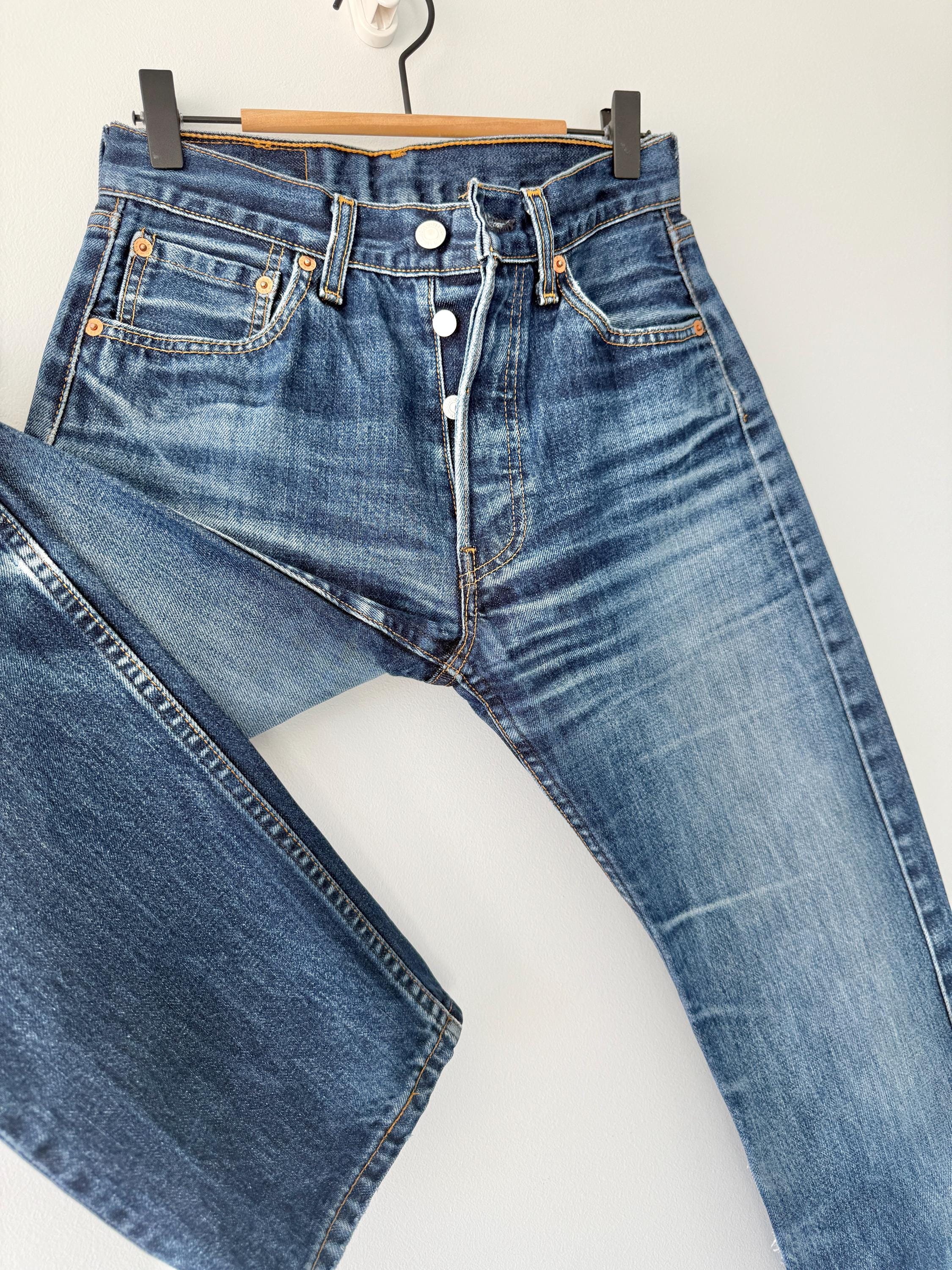 W26 L32 Levis 501 vintage 25-26” measured waist dark blue whiskers faded made in y2k