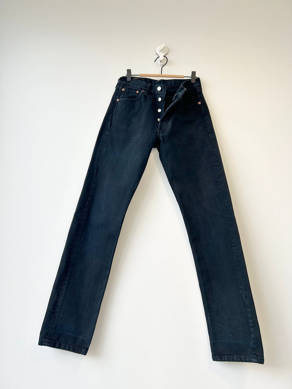 Levi’s 501 vintage w27 L33 Levi’s 501 black straight leg black 501 vintage black 501 worn vintage Levi’s