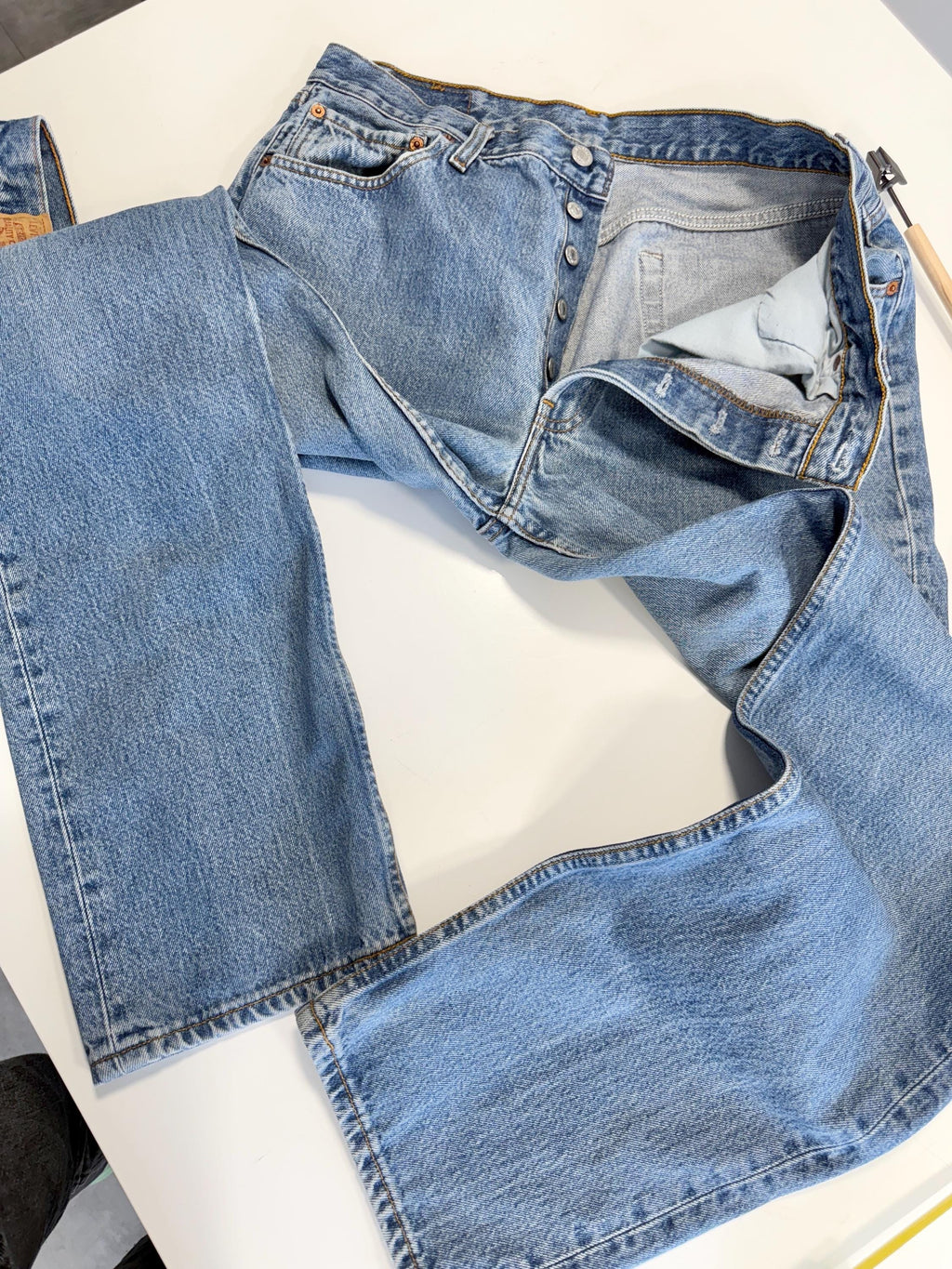 Levis 501 vintage w32 L32 medium blue wallet mark made in Poland 501s straight leg jeans 501 31”/32” waist