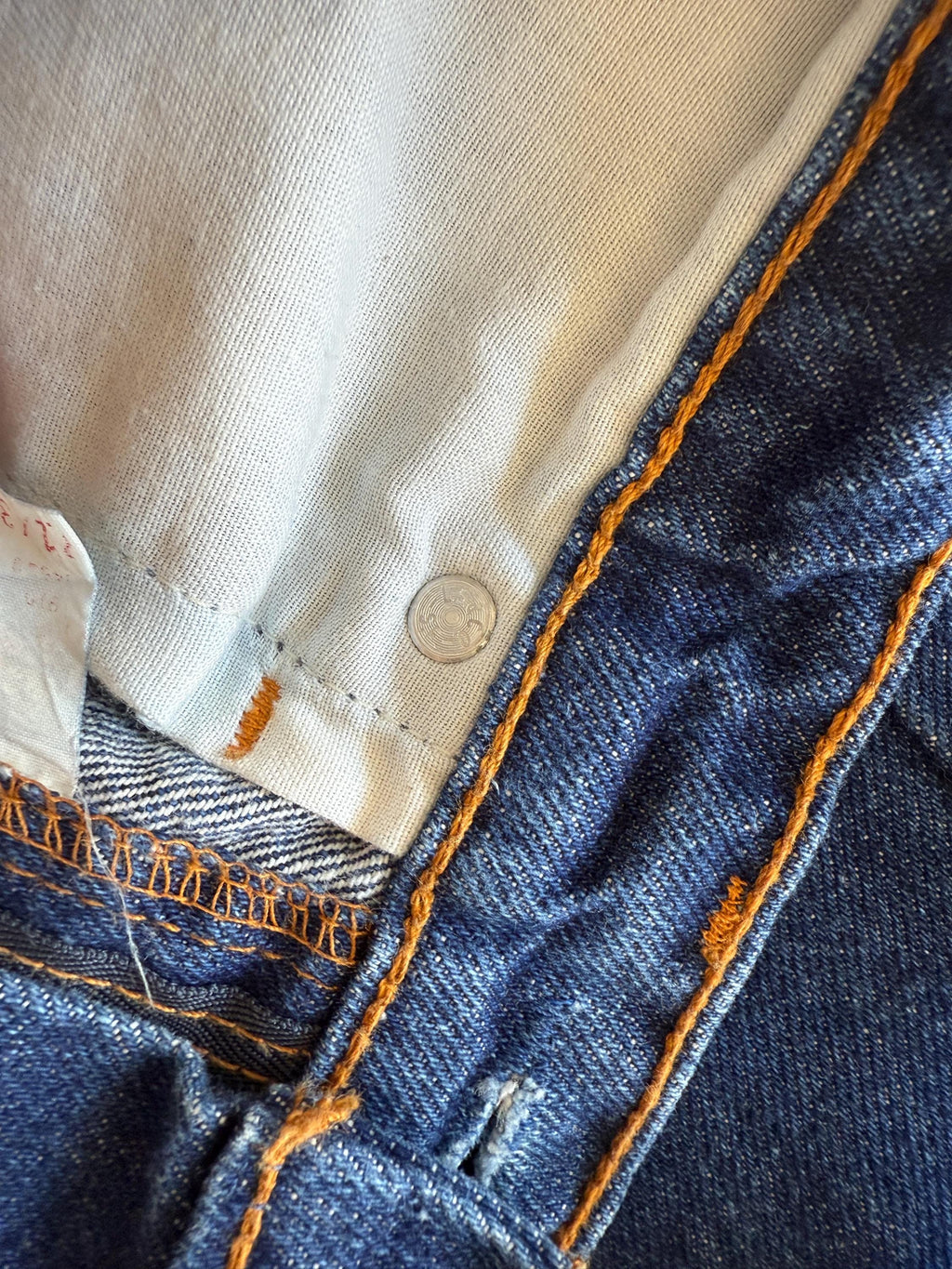 W30 L32 vintage Levis 505 29-30” measured waist raw blue denim made in early 90s